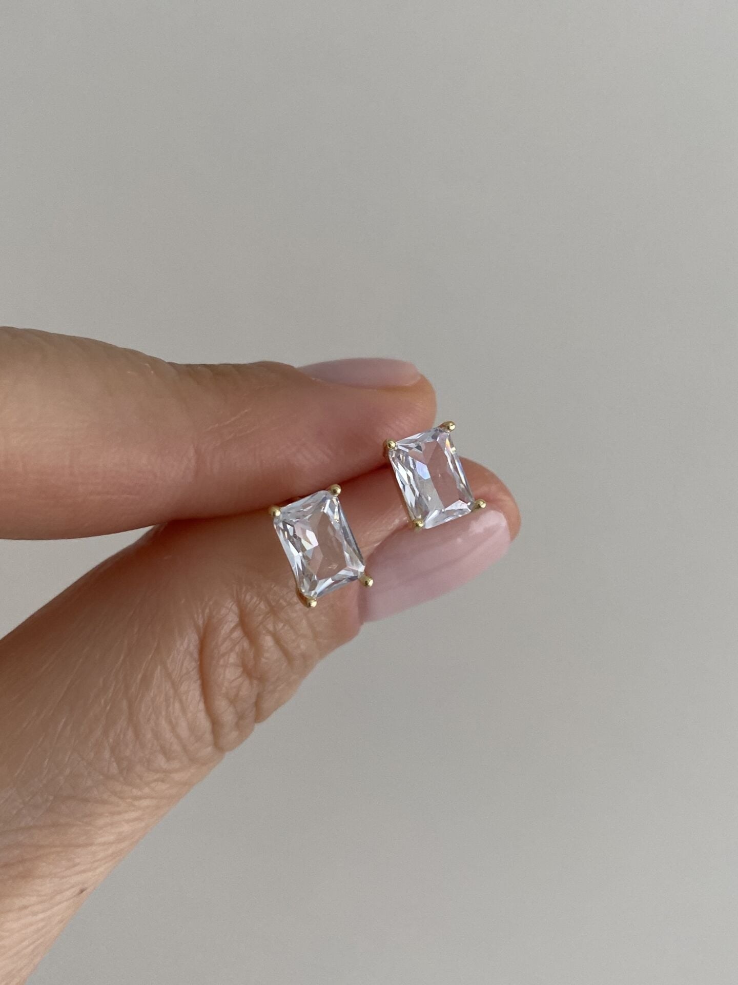 Özel Seri Kristal Baget Tektaş Minimal Küpe Gold 4mm