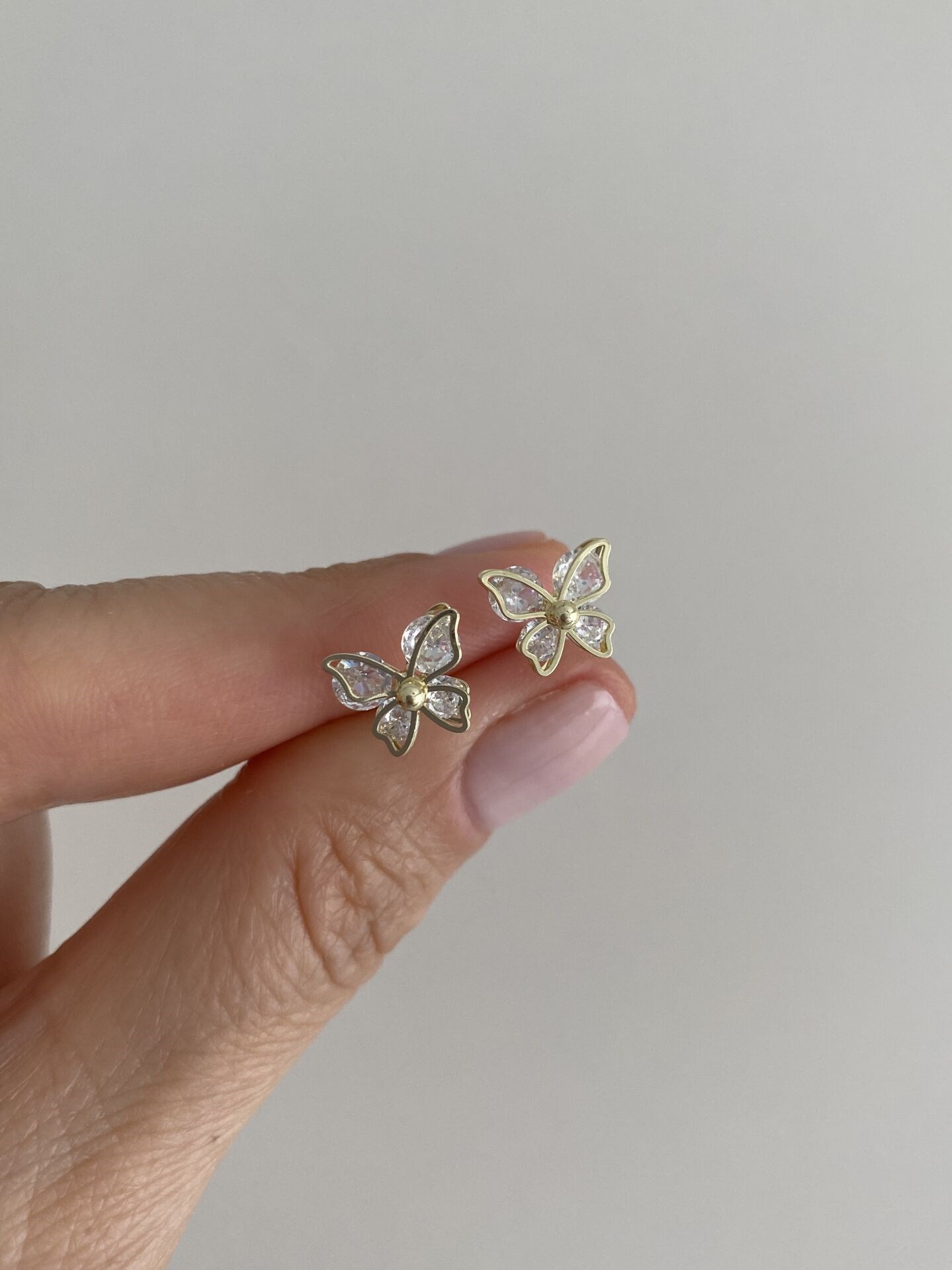 Özel Seri Kristal Taşlı Kelebek Model Minimal Küpe Gold