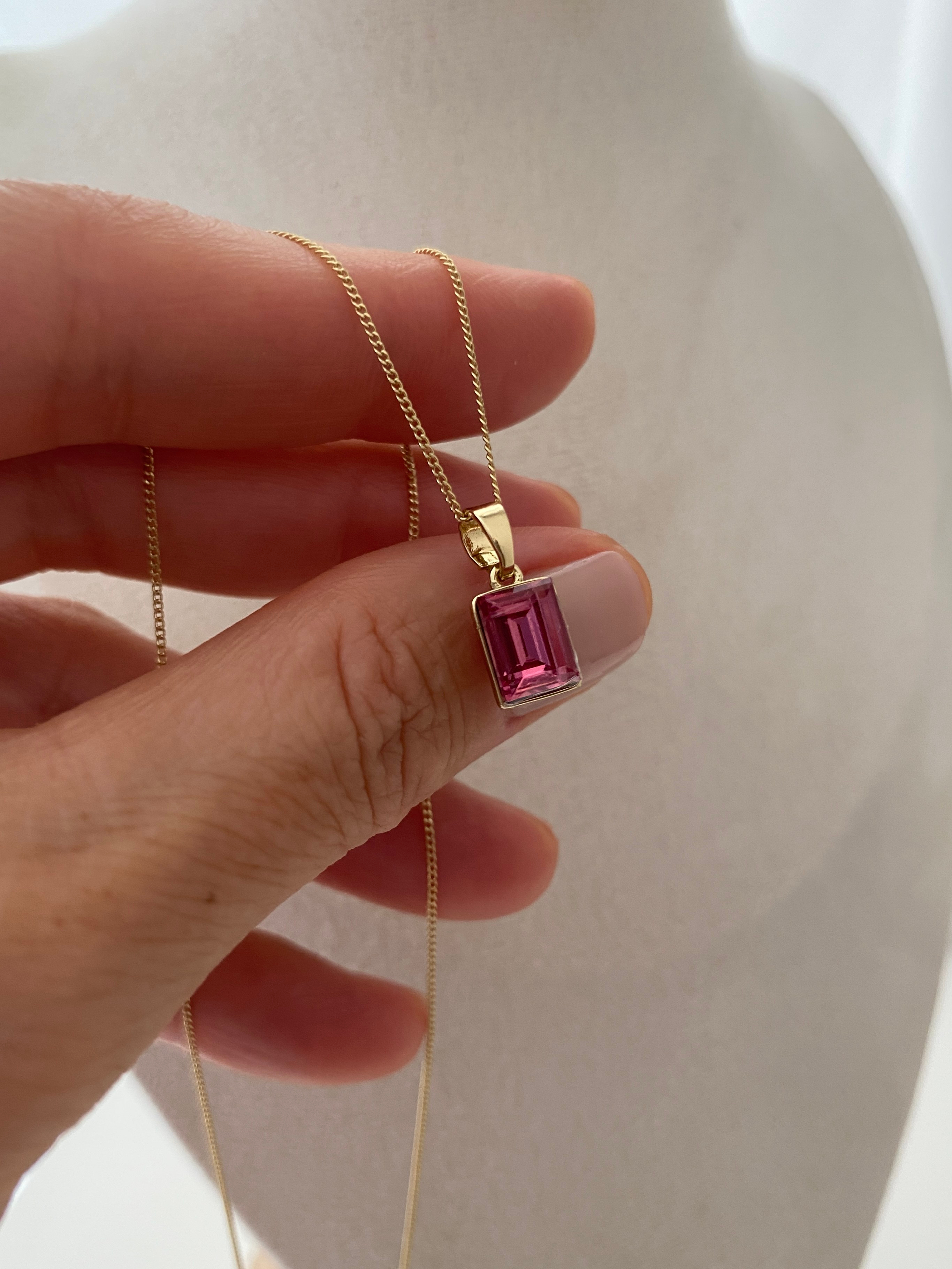 Özel Seri Minimal Dikdörtgen Fuşya Swarovski Taşlı Kolye