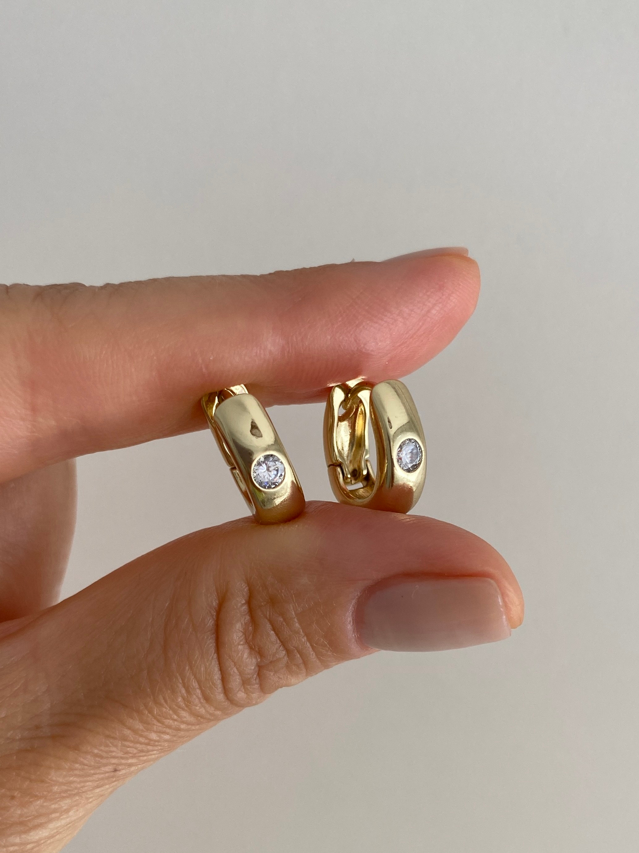 Özel Seri Swarovski Taşlı Minimal Halka Küpe