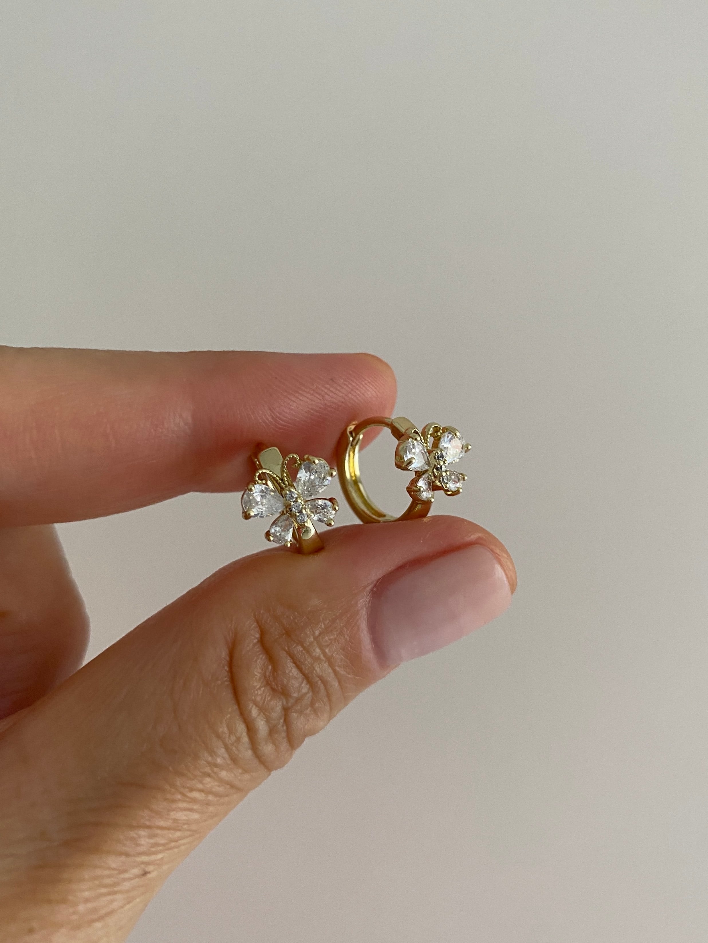 Özel Seri Taşlı Kelebek Minimal Halka Küpe