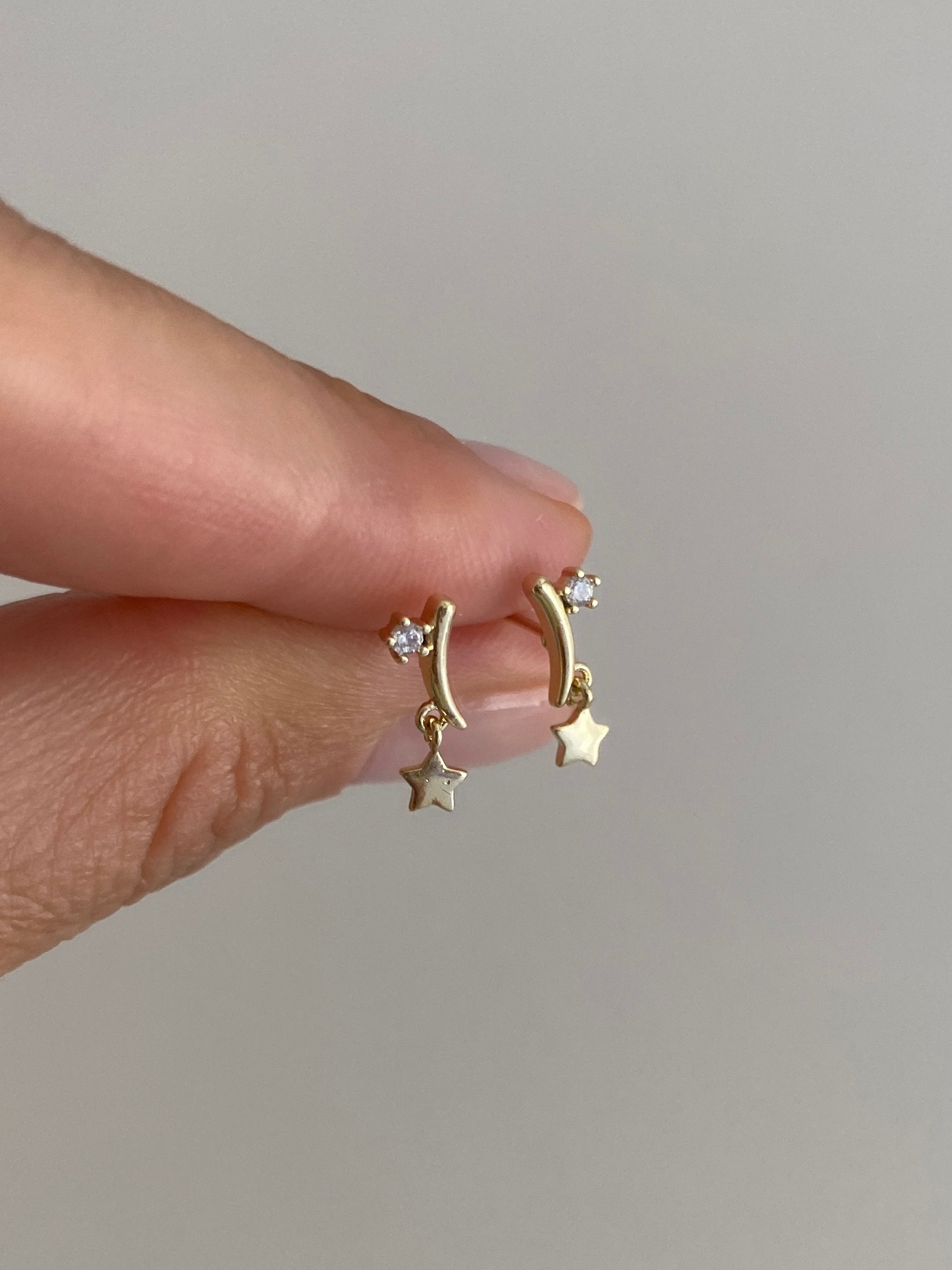 Özel Seri  Yıldız Sallantılı Minimal Küpe