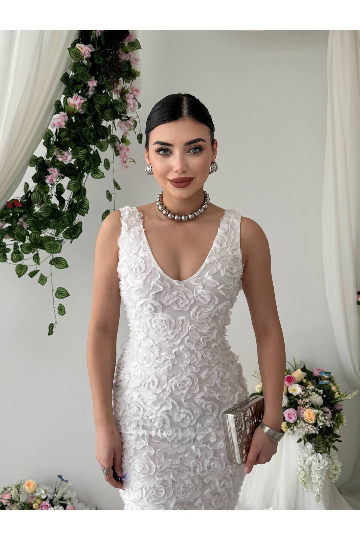 Kadın Beyaz 3D Gül Kabartmalı V Yaka Nikah ve Nişan Elbisesi