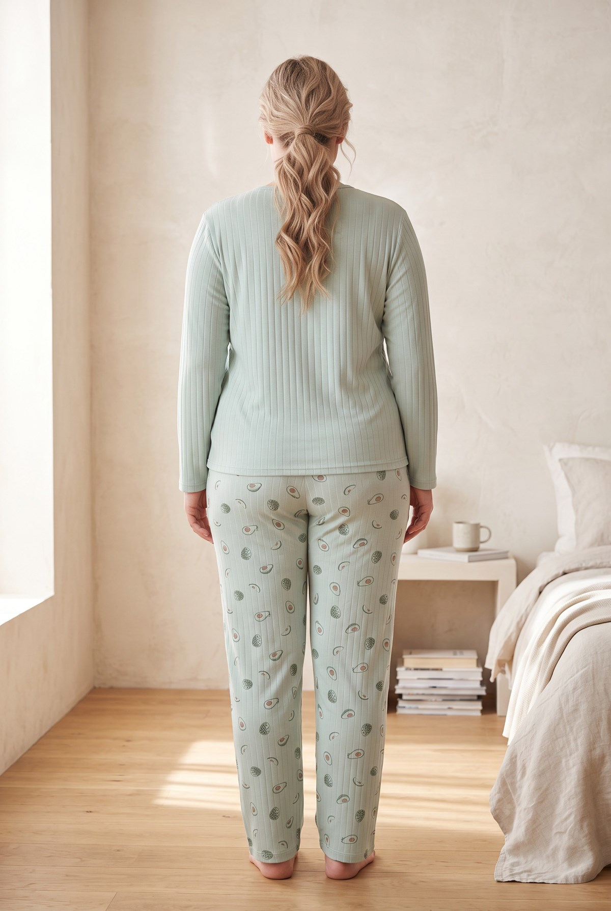 Şardonlu İnterlok Kumaş Yakası Düğmeli Kışlık Büyük Beden Kadın Pijama Takımı 2700