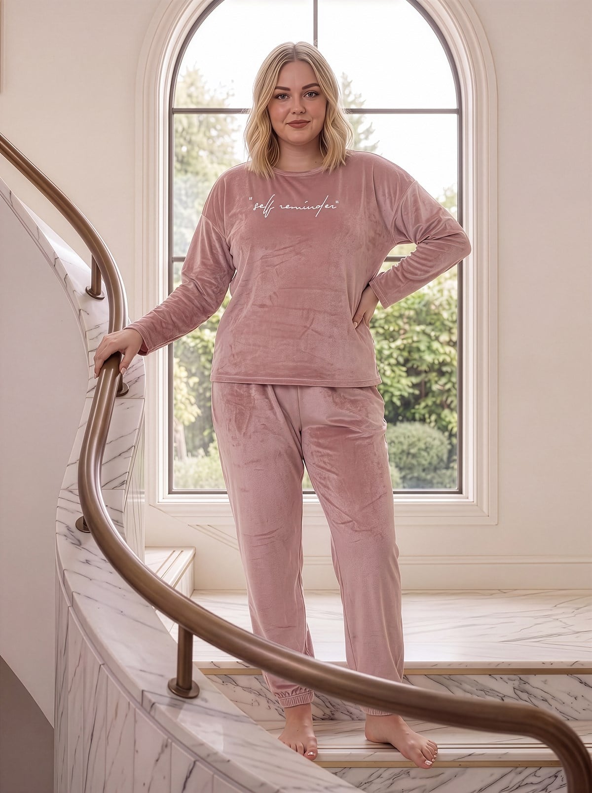 Yumuşak Dokulu Kadife Kumaş Uzun Kollu Büyük Beden Kadın Pijama Takımı 2500