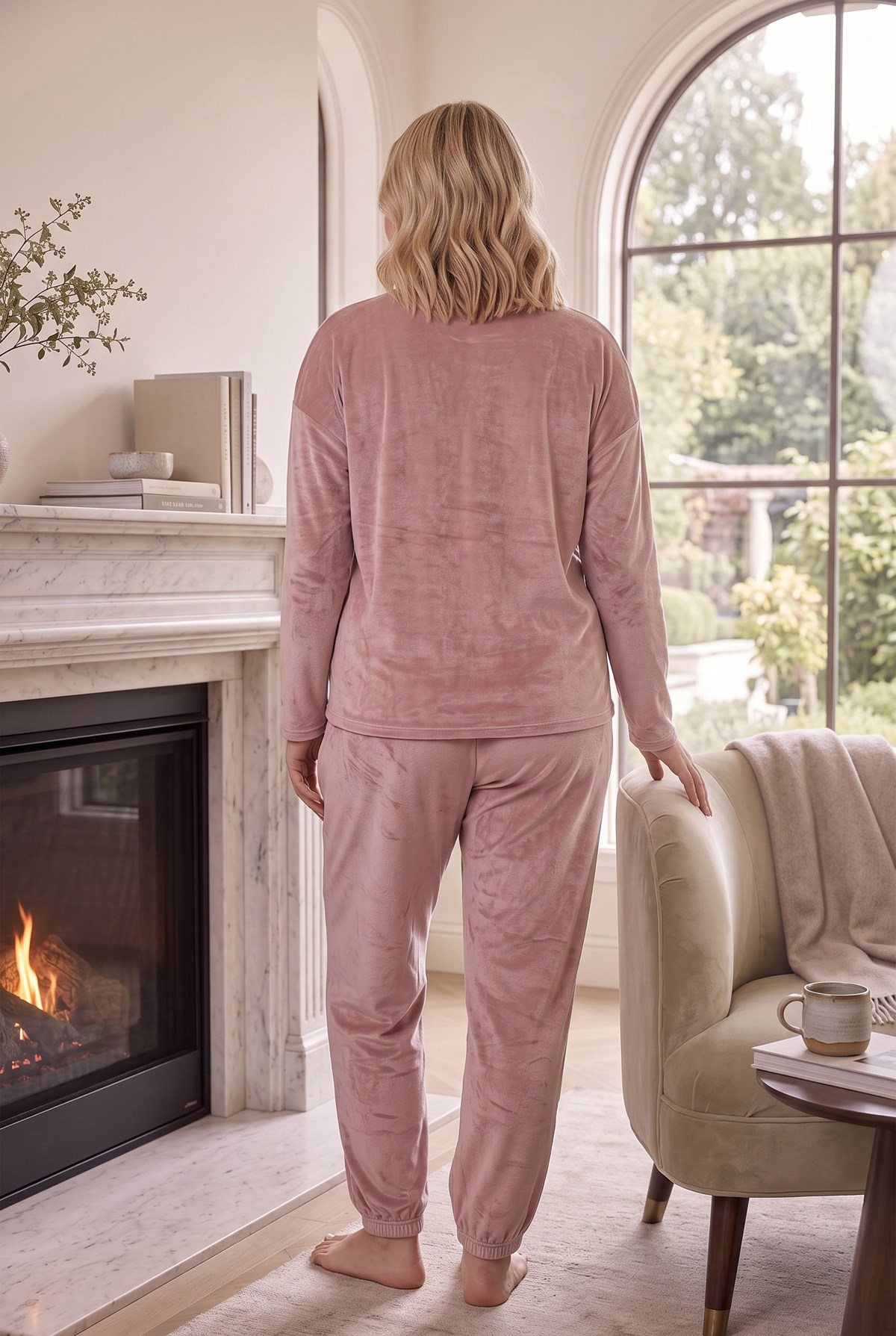 Yumuşak Dokulu Kadife Kumaş Uzun Kollu Büyük Beden Kadın Pijama Takımı 2500