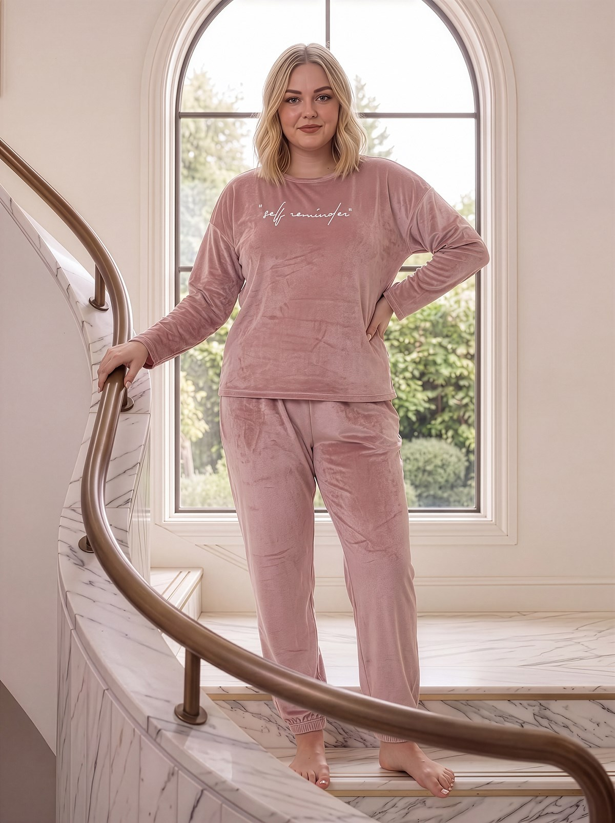 Yumuşak Dokulu Kadife Kumaş Uzun Kollu Büyük Beden Kadın Pijama Takımı 2500