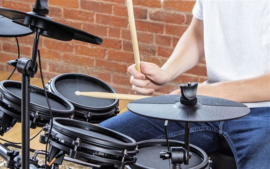 ALESIS Nitro Mesh Kit File Derili 8-Parça Elektronik Davul Seti 