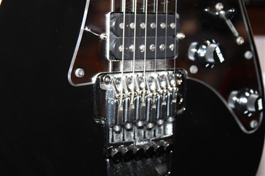 Ibanez JEM77V-BK Parlak Siyah Elektro Gitar