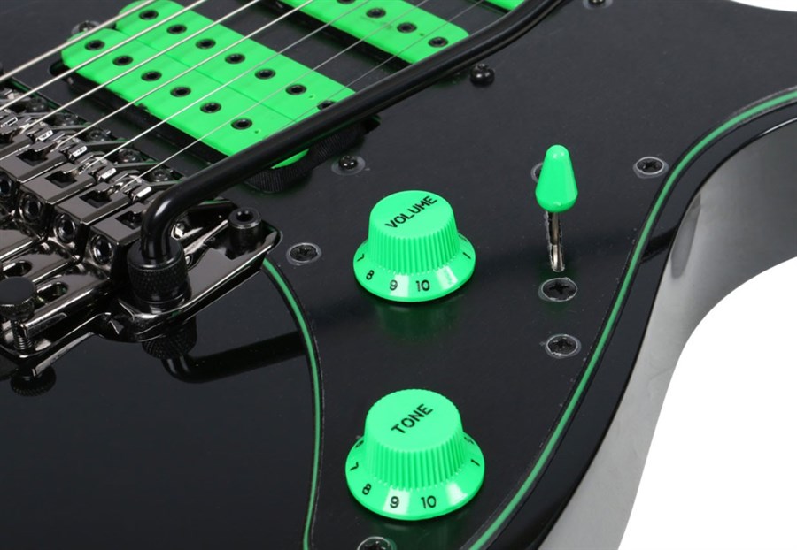 Ibanez UV70P BK 7 Telli Siyah  Elektro Gitar