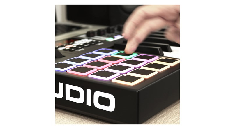 M-AUDIO CODE 25 Black Midi Klavye