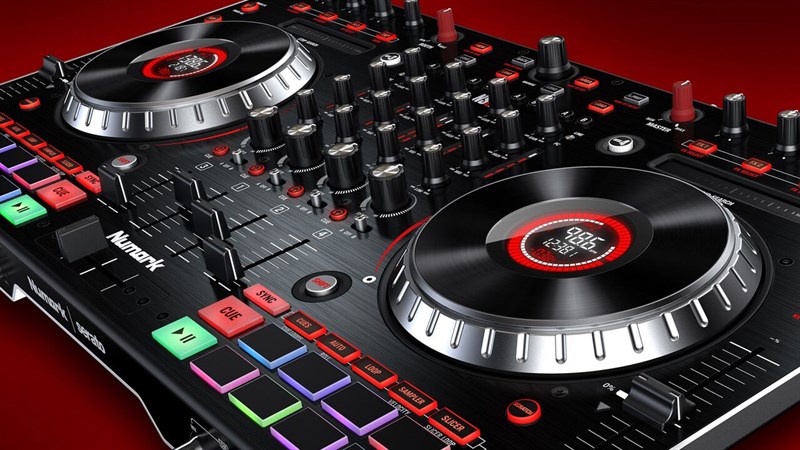 Numark NS6 II Serato DJ için 4-kanal Çift USB DJ kontroller