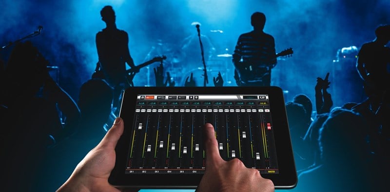 Soundcraft Ui12 12-input Remote-Controlled Digital Mixer
