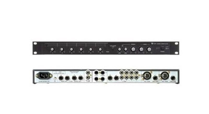 Toa M-243 - Rack Tipi 6 Girişli Deck Mikser