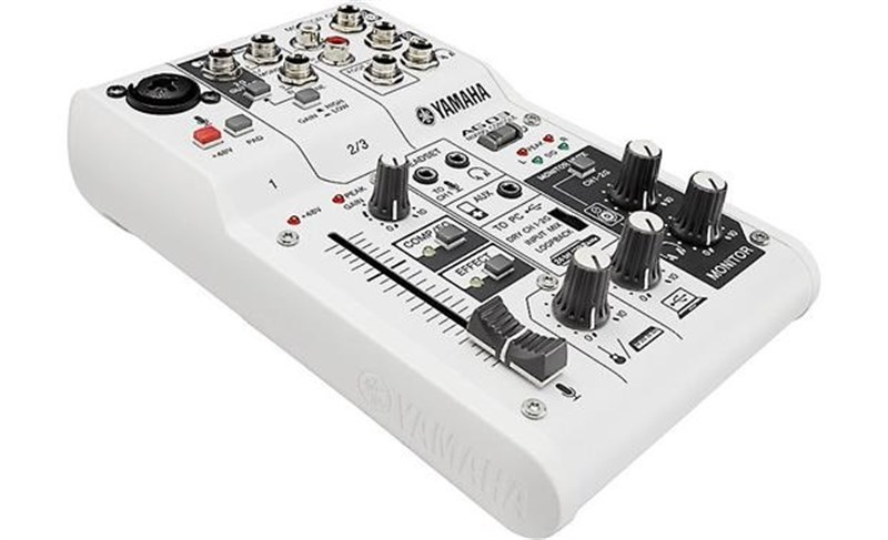 Yamaha AG 03 - 3 Kanal Efektli Deck Mikser