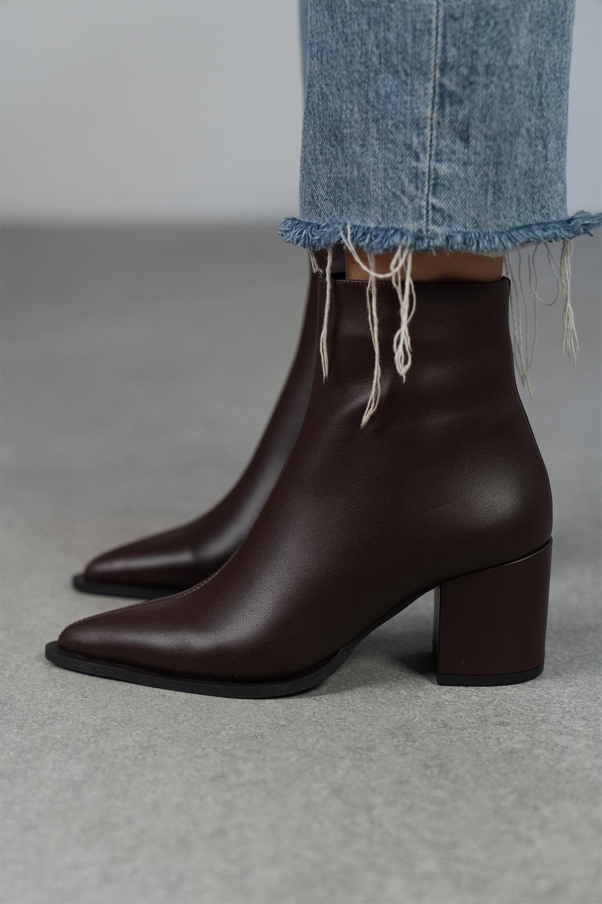 BERLİN KAHVE DERİ BOT KAHVE