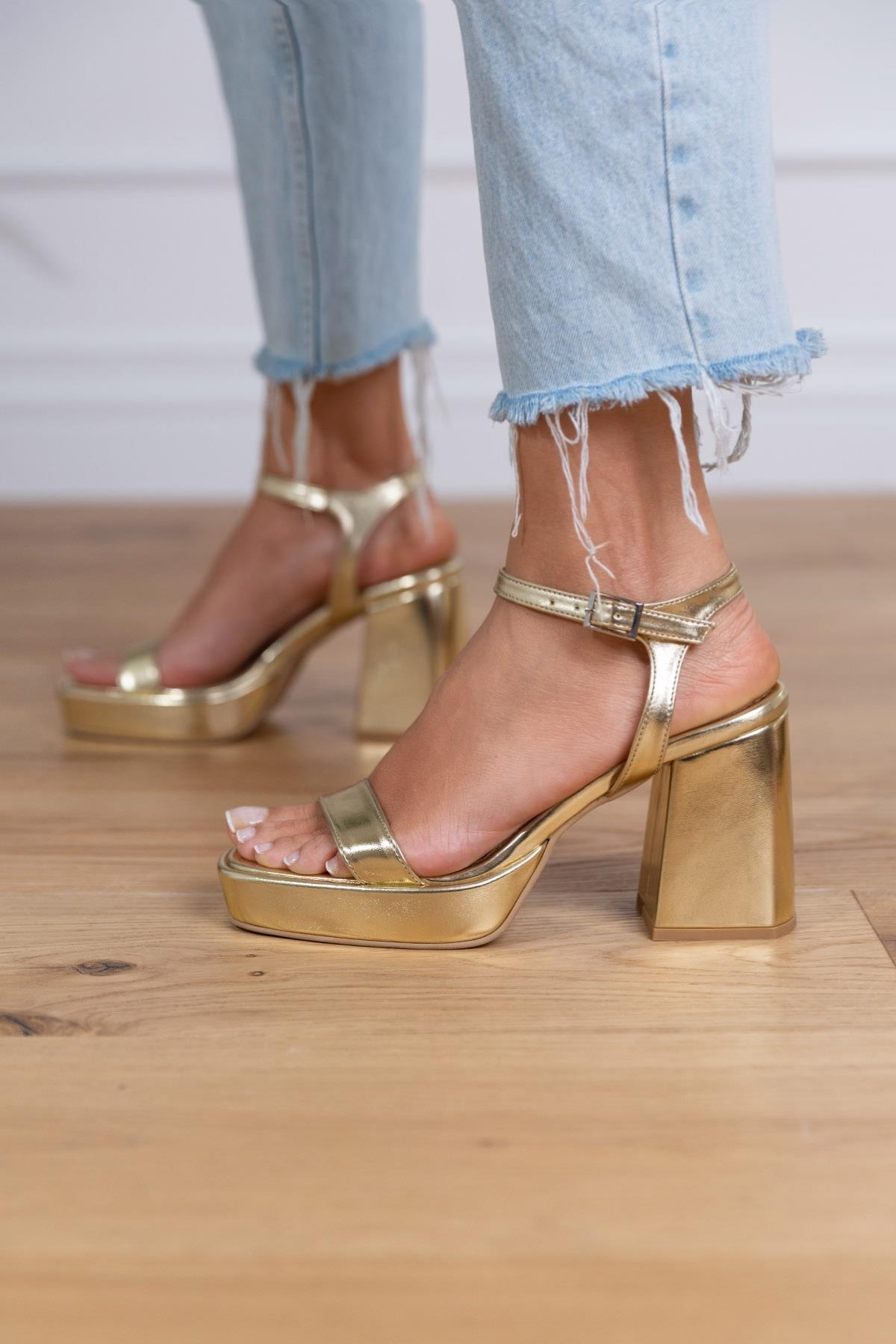 CAMİLLA ALTIN SANDALET ALTIN