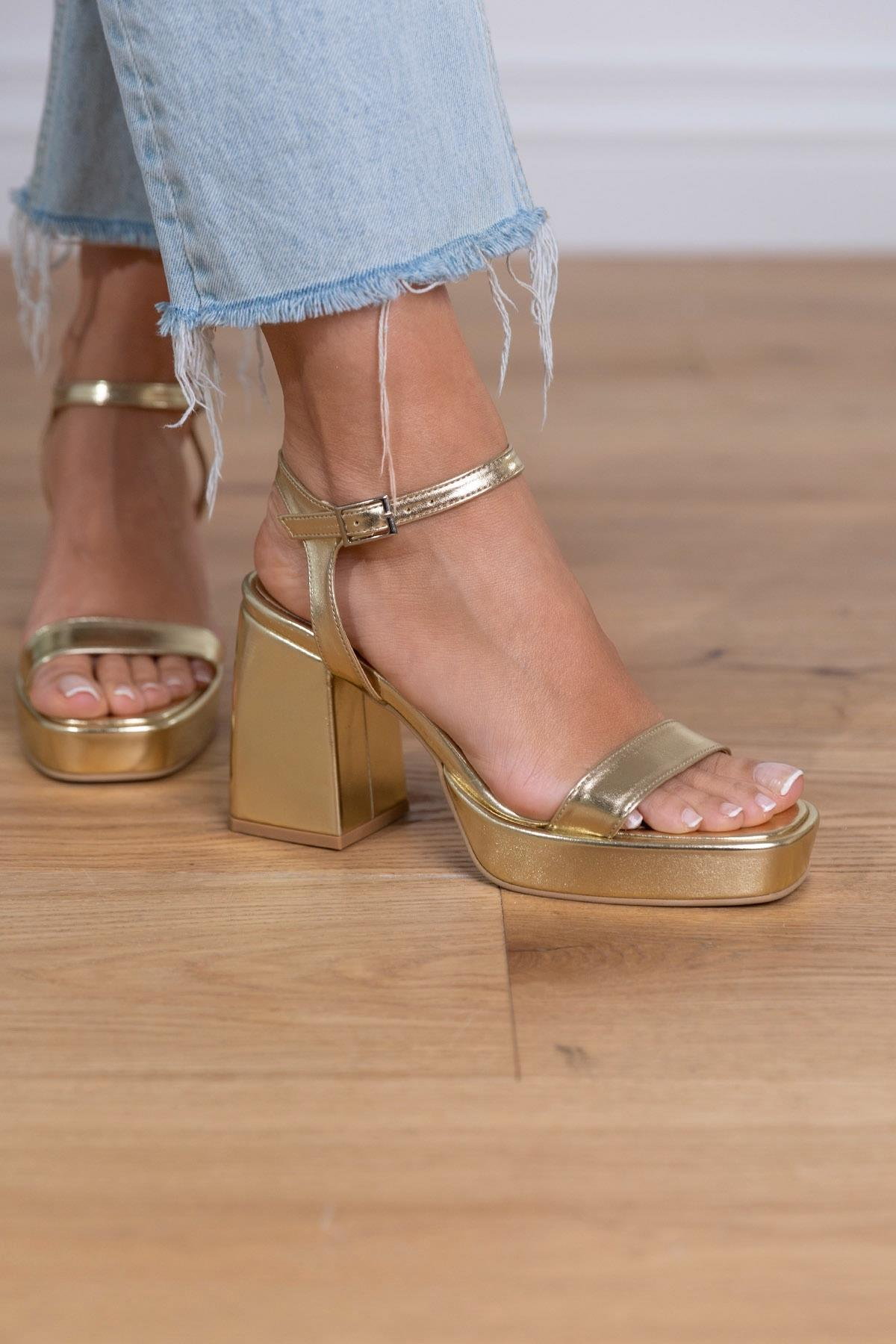 CAMİLLA ALTIN SANDALET ALTIN