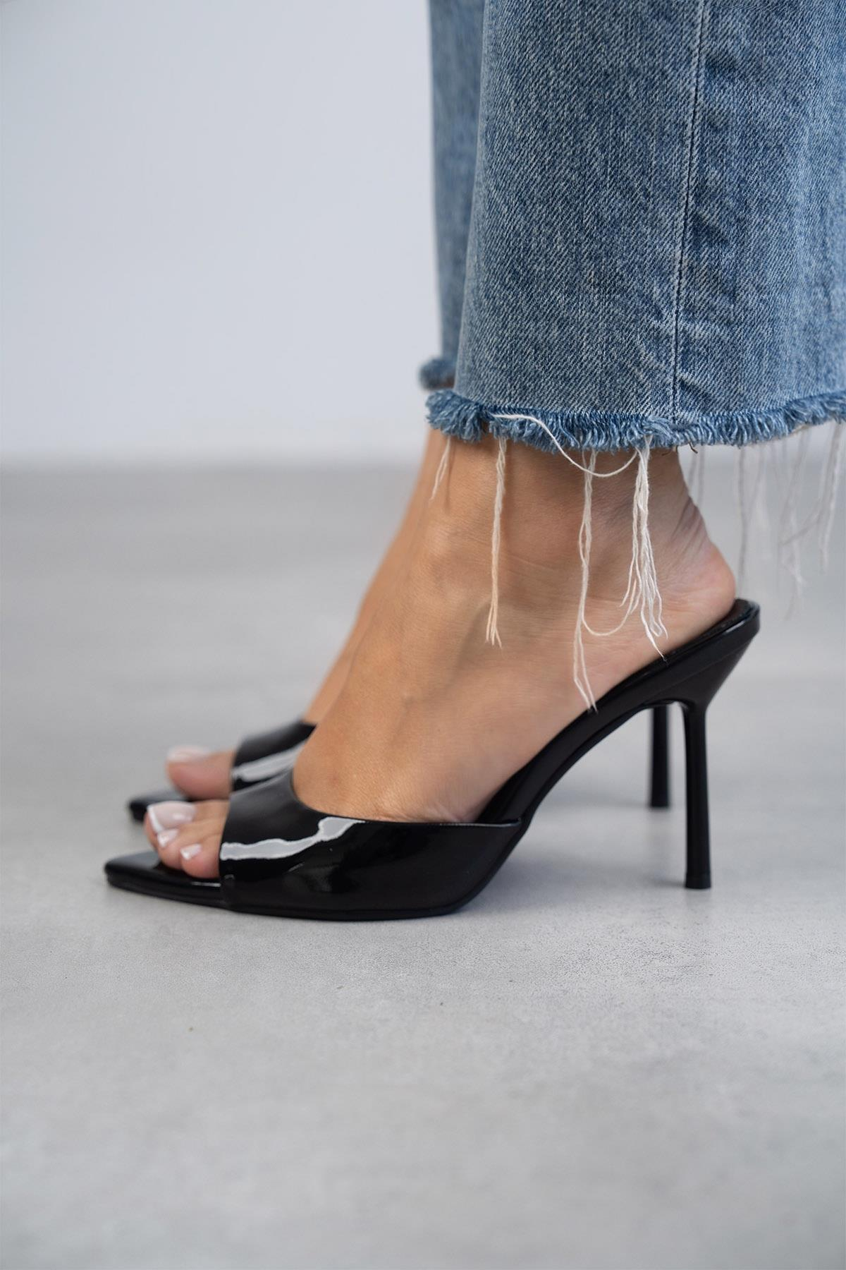 CARMEN SİYAH RUGAN TERLİK SİYAH RUGAN