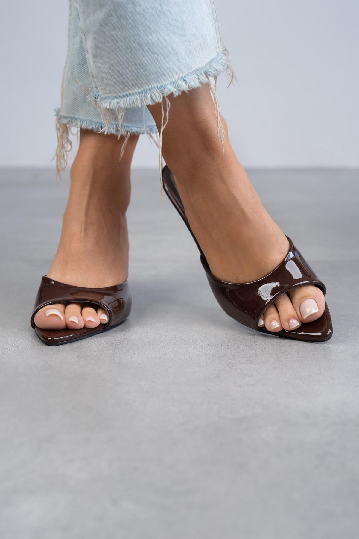 CLARA KAHVE RUGAN TERLİK KAHVE