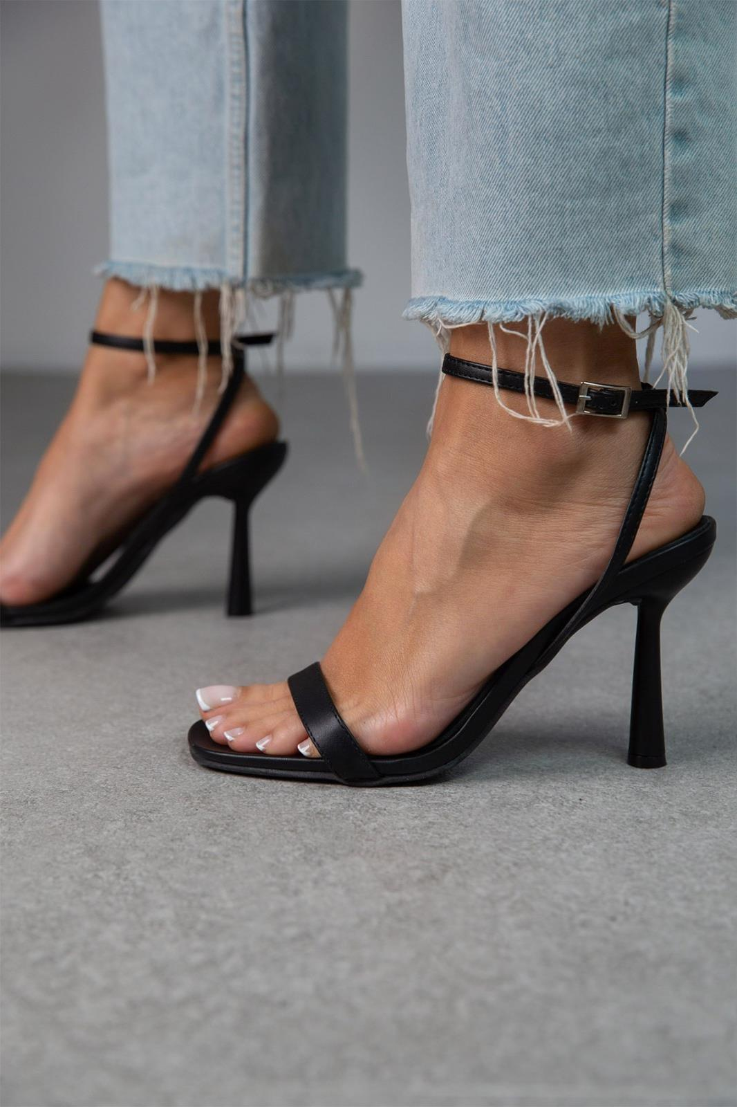 VANESSA SİYAH DERİ SANDALET SİYAH