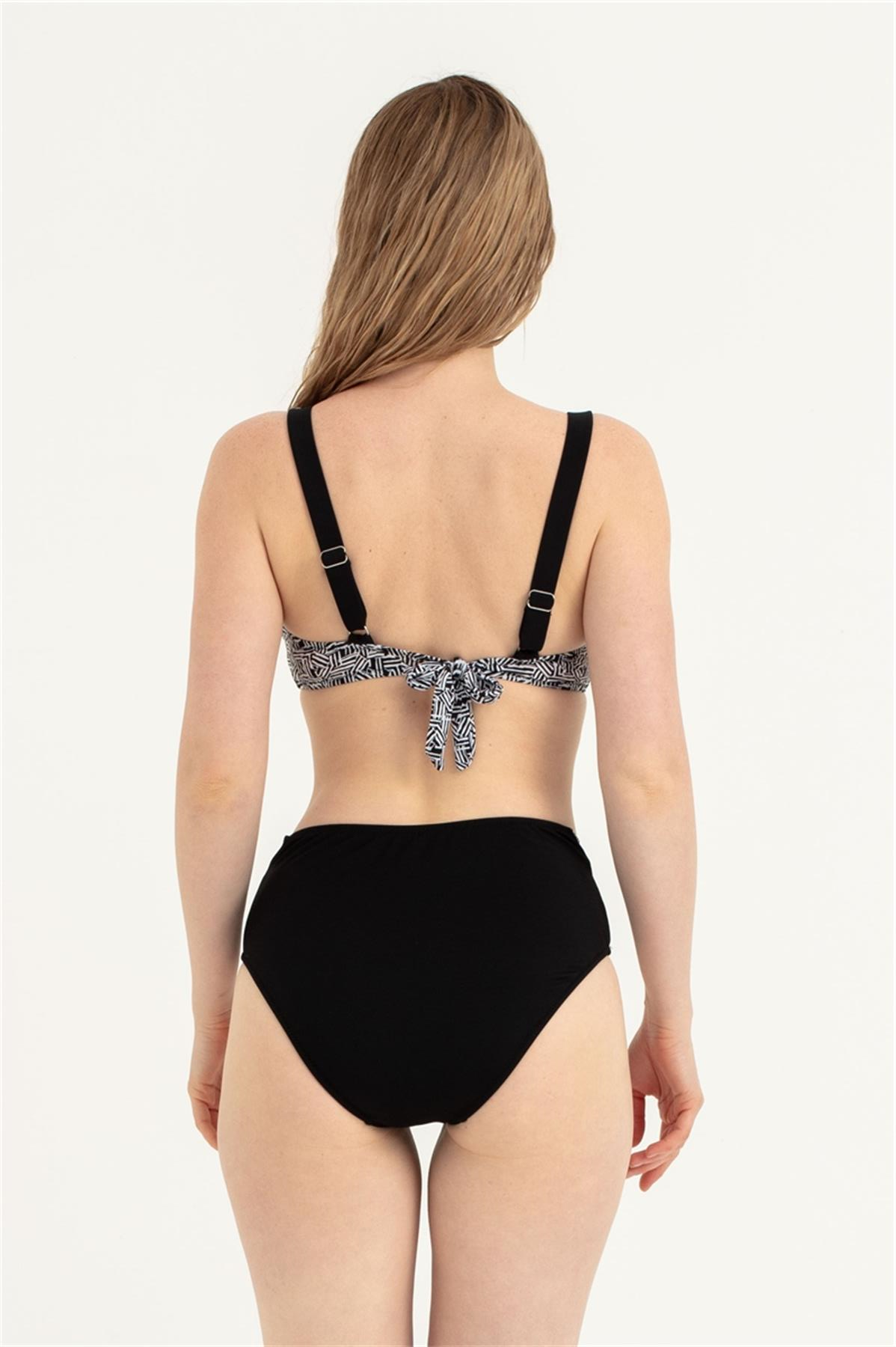 Kadın Siyah Beyaz Güllü Bikini Takım