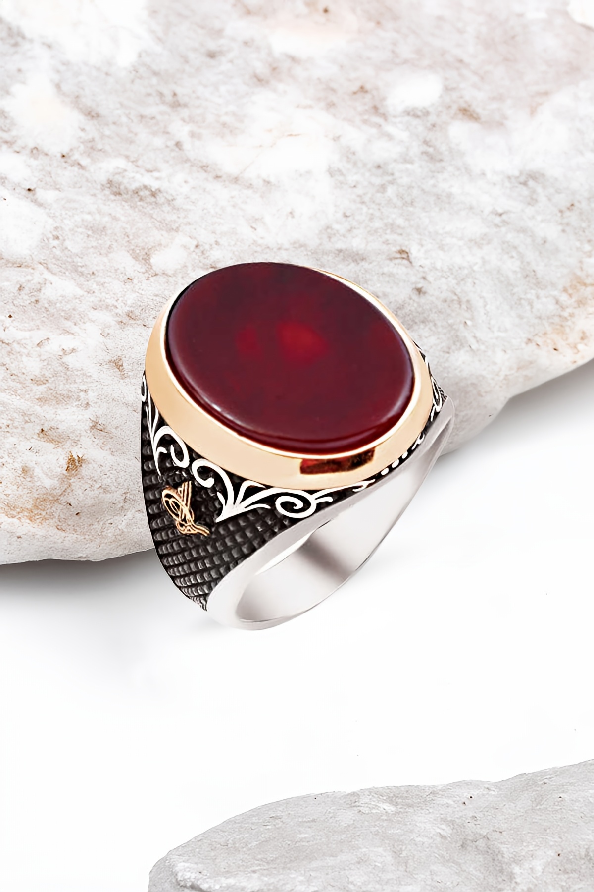 ​Gümüş Özel Kesim Akik Taşlı Tuğralı İşlemeli Erkek Yüzük