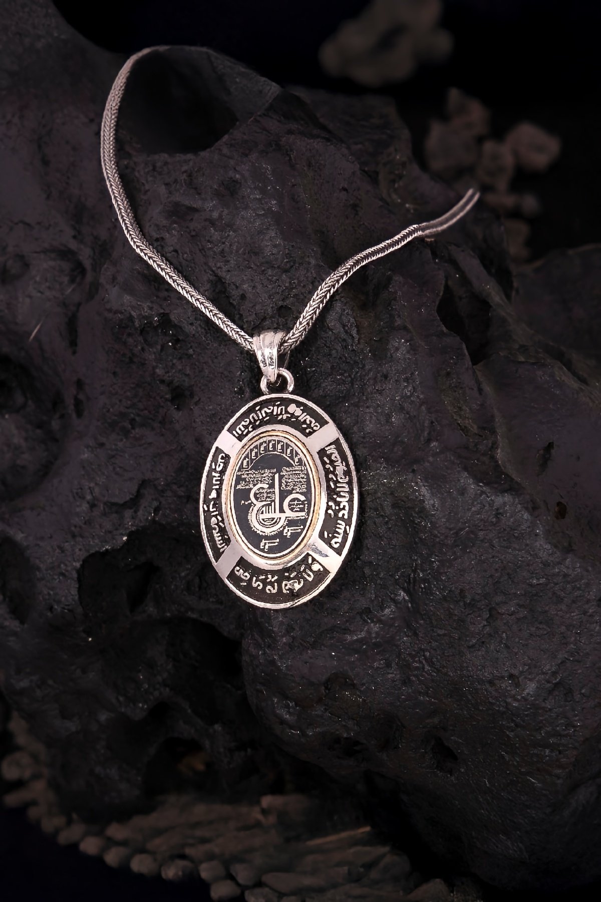 925 Ayar Gümüş Ali Yazılı Dualı Oval Erkek Cevşen Kolye