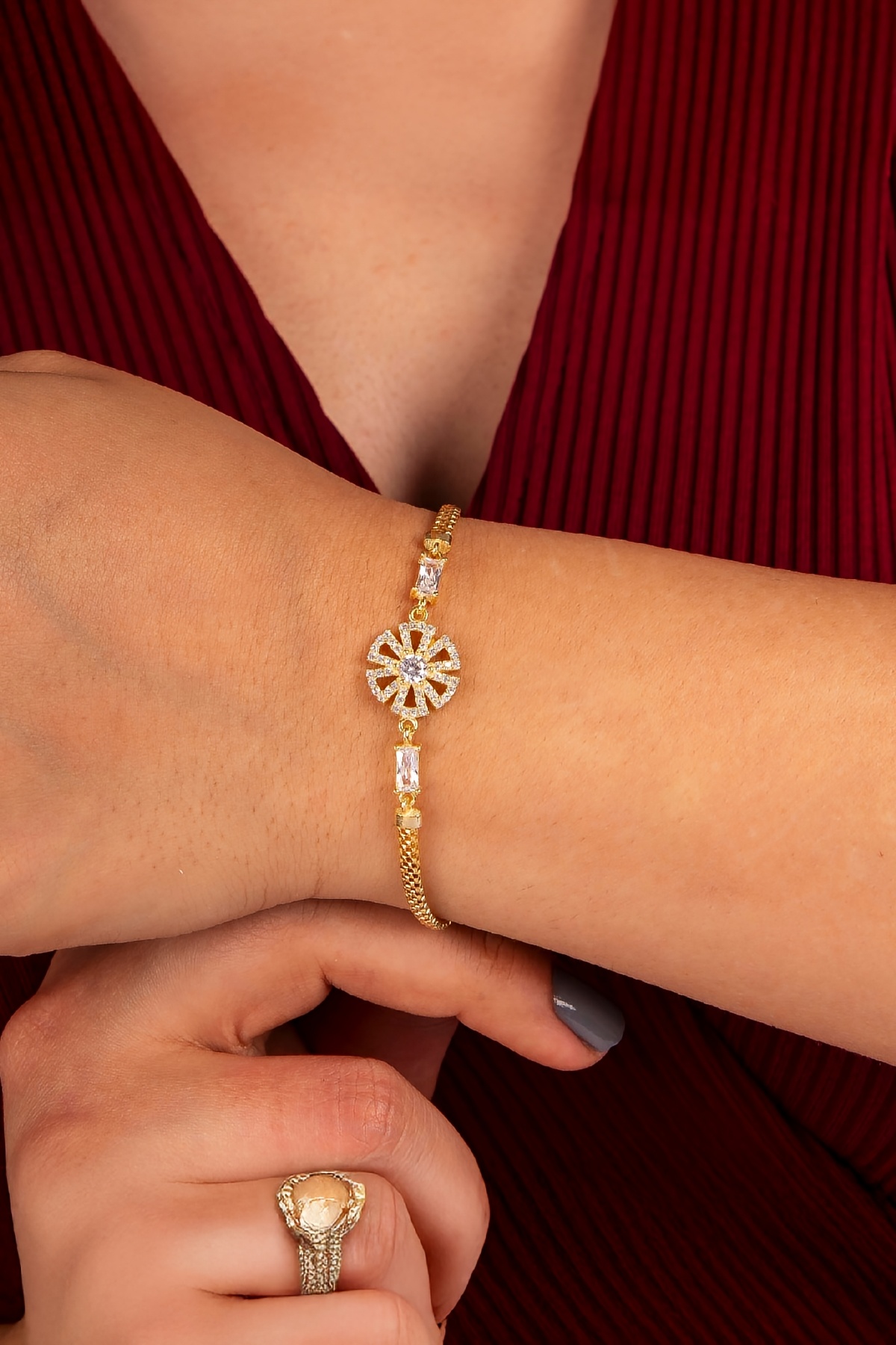 925 Ayar Gümüş Altın Kaplama Full Baget ve Zirkon Taşlı Pervane Bayan Bileklik