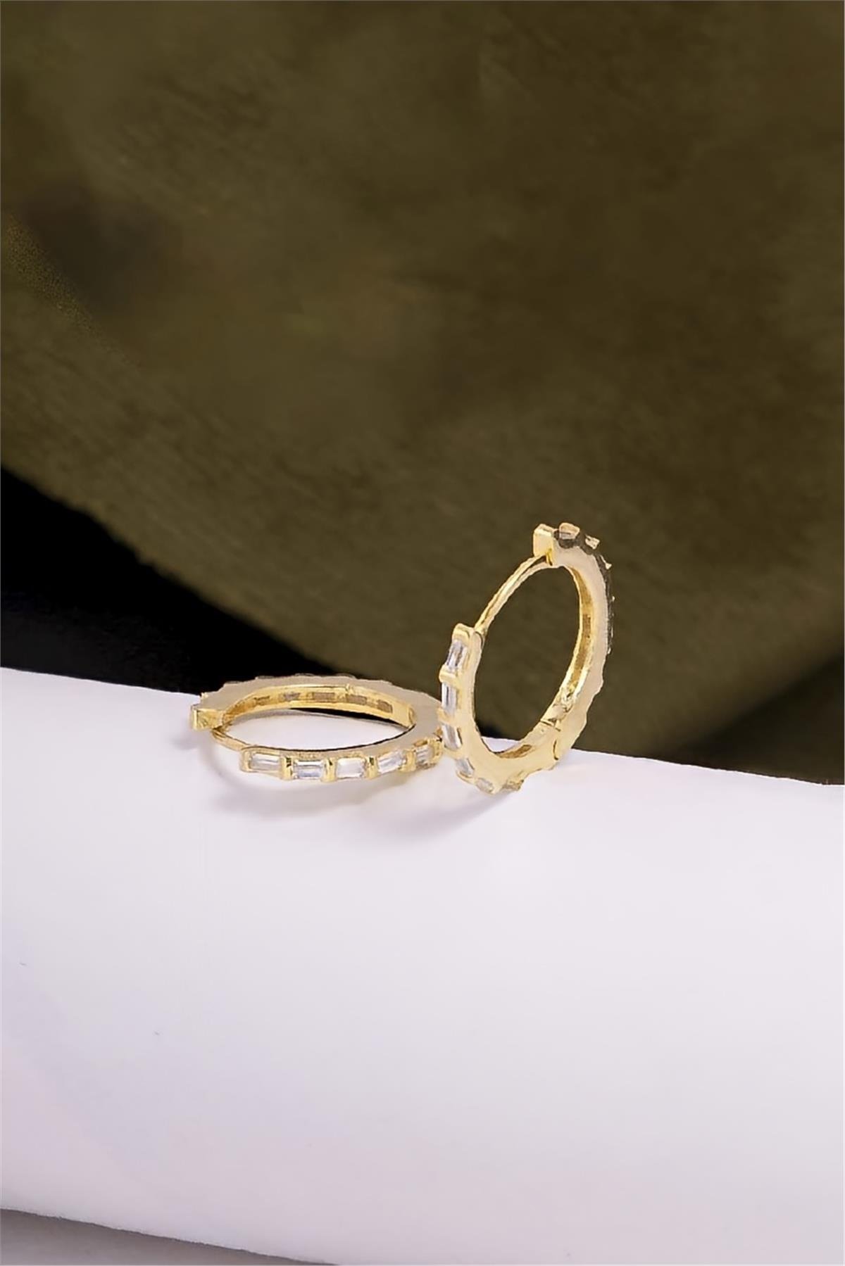 925 Ayar Gümüş Altın Kaplama Orta Boy Baget Taşlı Küpe