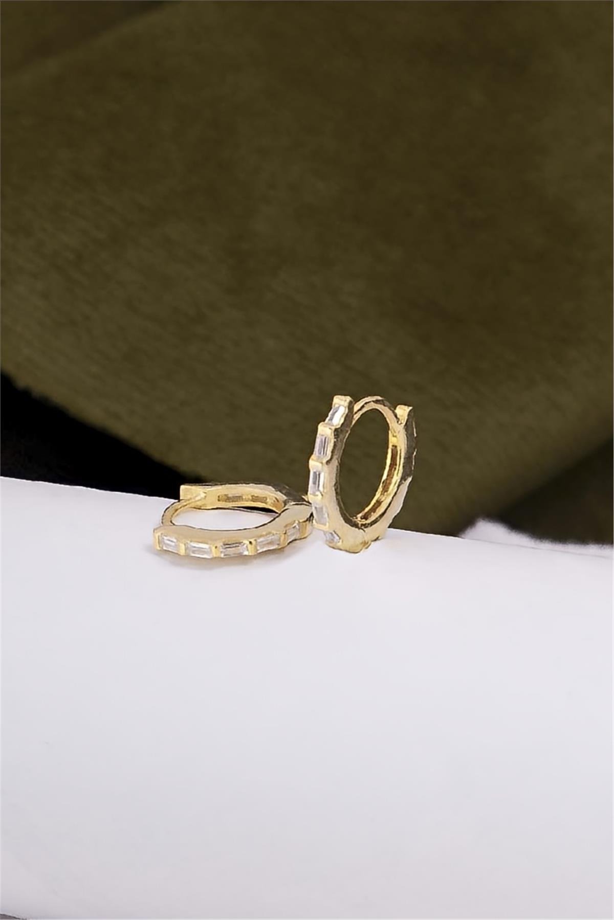 925 Ayar Gümüş Altın Renk Küçük Boy Baget Taşlı Küpe