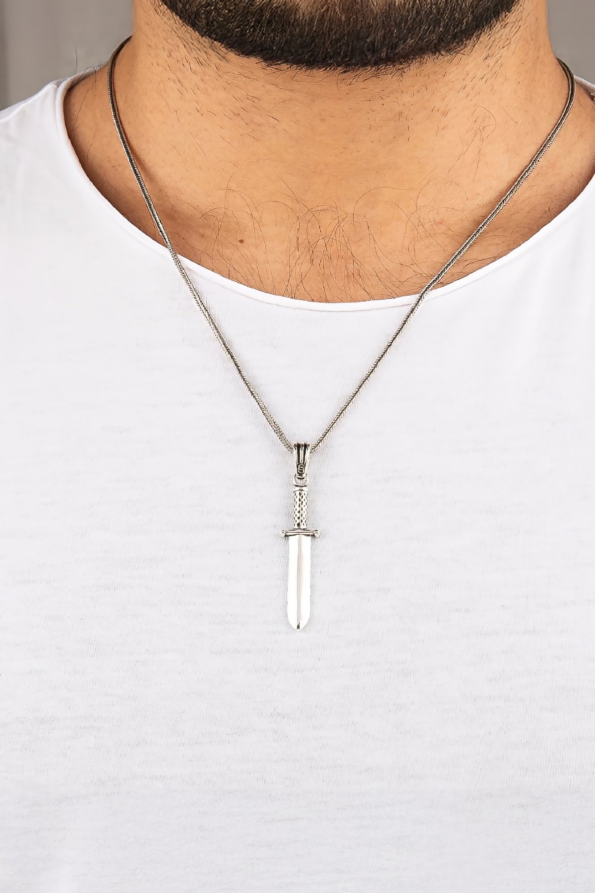 925 Ayar Gümüş Antik Roma Virtus (Erdem) Yazılı Bıçak Erkek Kolye