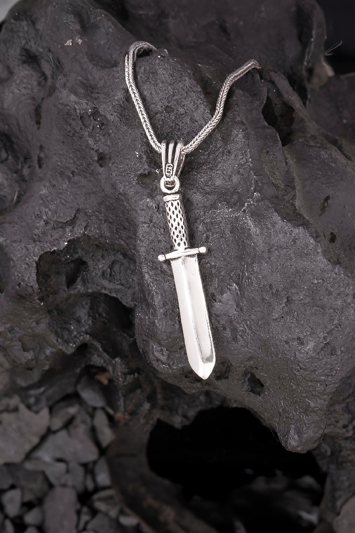 925 Ayar Gümüş Antik Roma Virtus (Erdem) Yazılı Bıçak Erkek Kolye