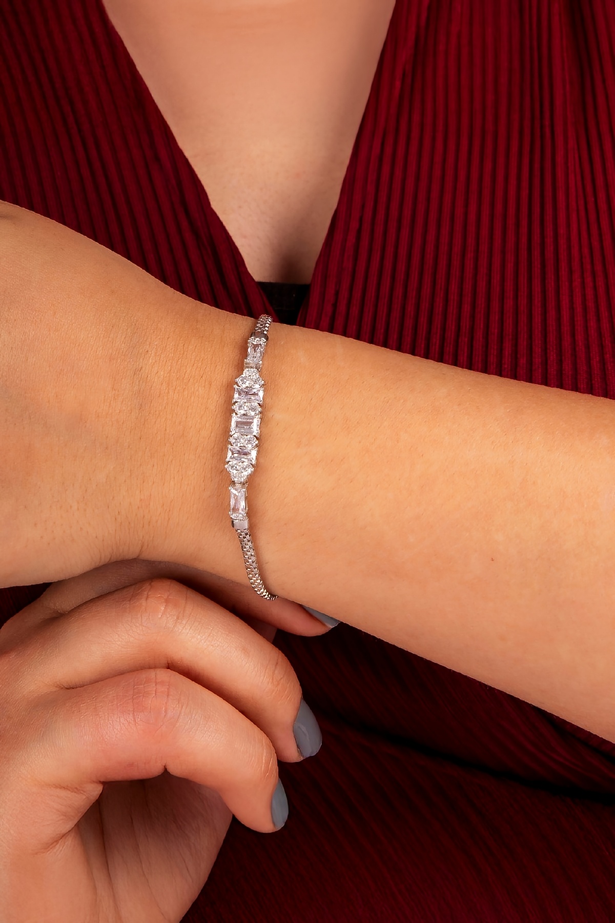 925 Ayar Gümüş Baget Taşlı Rodyumlu Küp Zincir Triple Bayan Bileklik