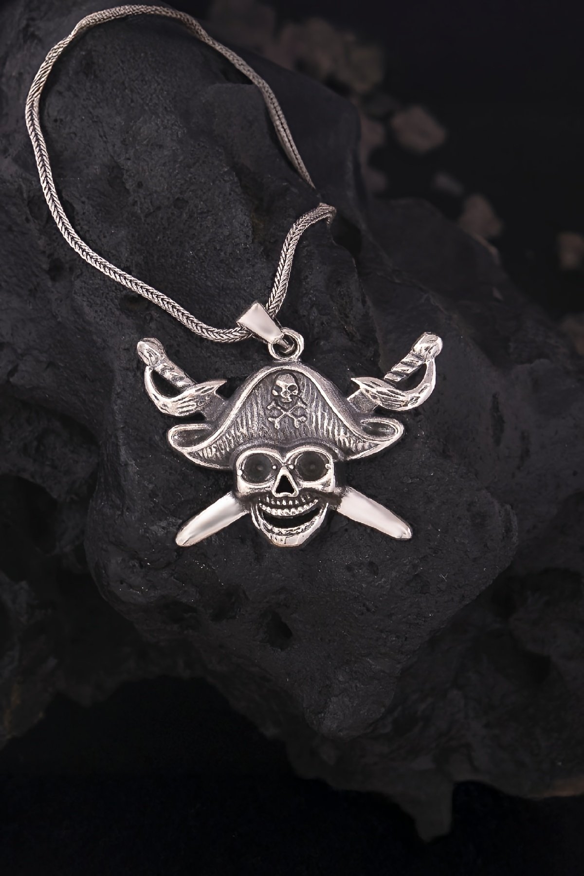 925 Ayar Gümüş Karartmalı Kurukafa Erkek Kolye