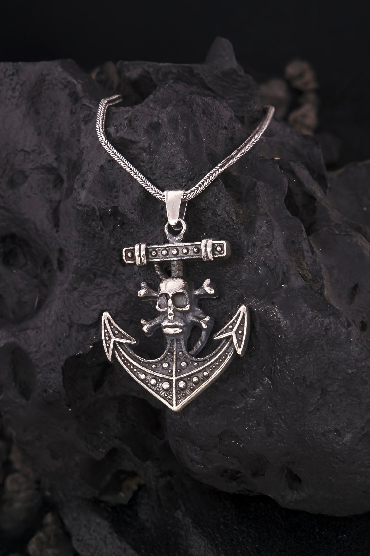 925 Ayar Gümüş Karartmalı Kurukafa Motifli Çapa Erkek Kolye