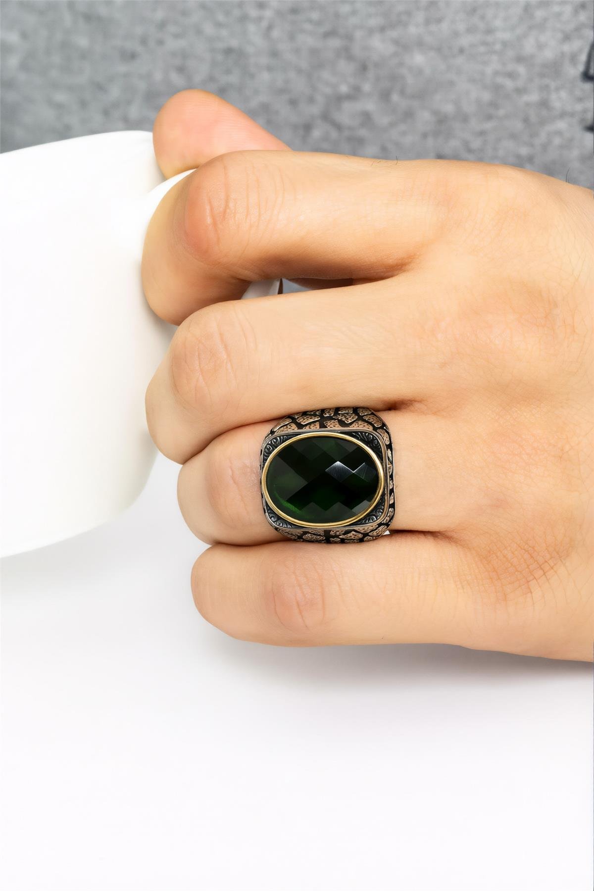 925 Ayar Gümüş Karartmalı Oval Yeşil Taşlı Erkek Yüzük