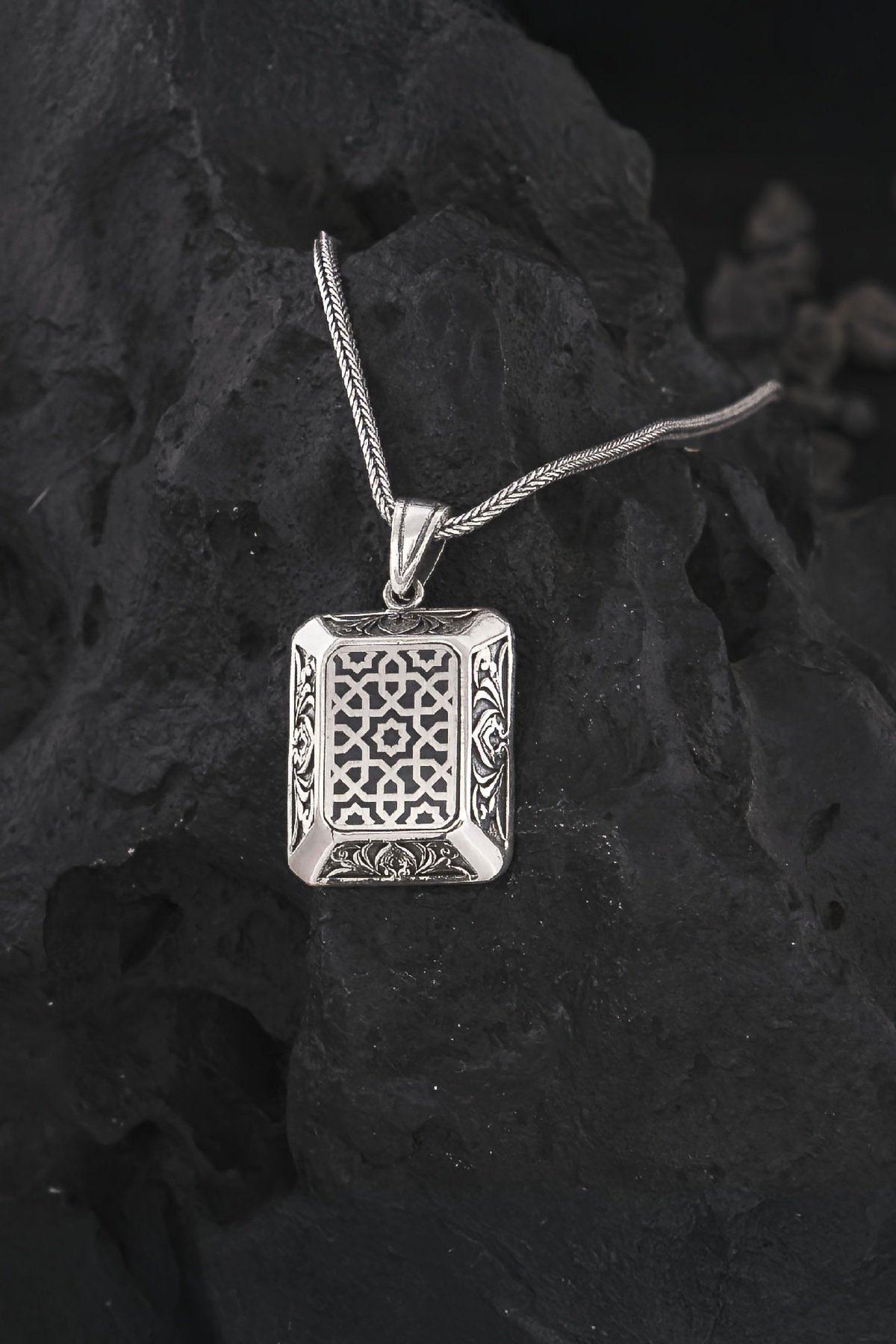 925 Ayar Gümüş Karartmalı Yıldız Motifli Erkek Kolye