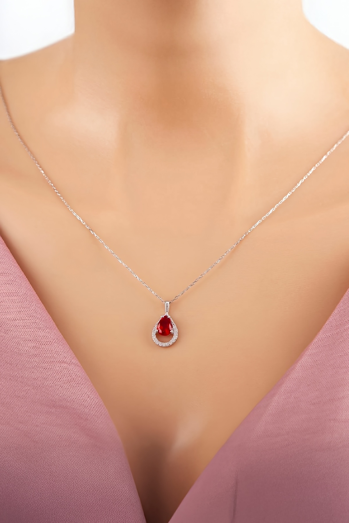 925 Ayar Gümüş Kırmızı Zirkon Taşlı Oval Bayan Kolye