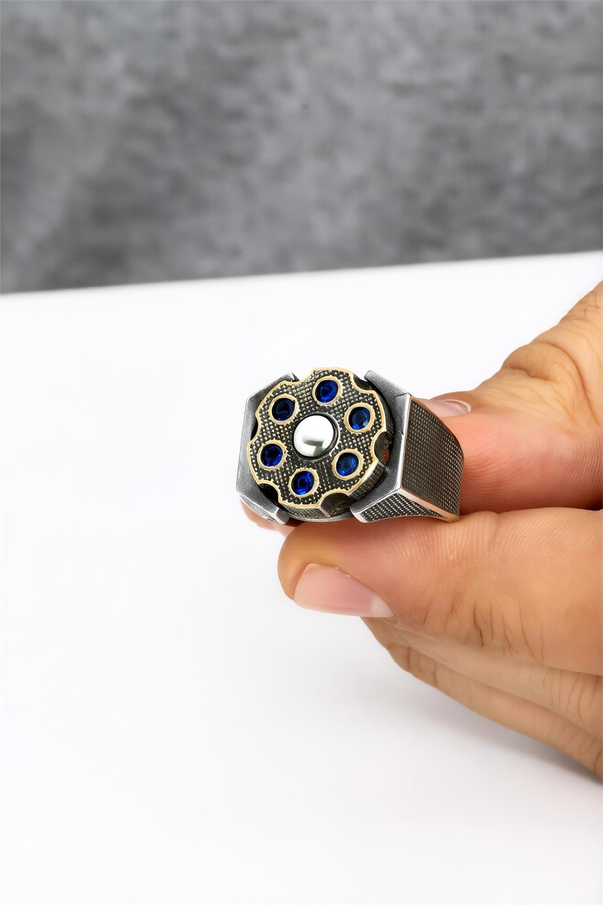 925 Ayar Gümüş Lacivert Taşlı Ortası Dönerli Erkek Yüzük