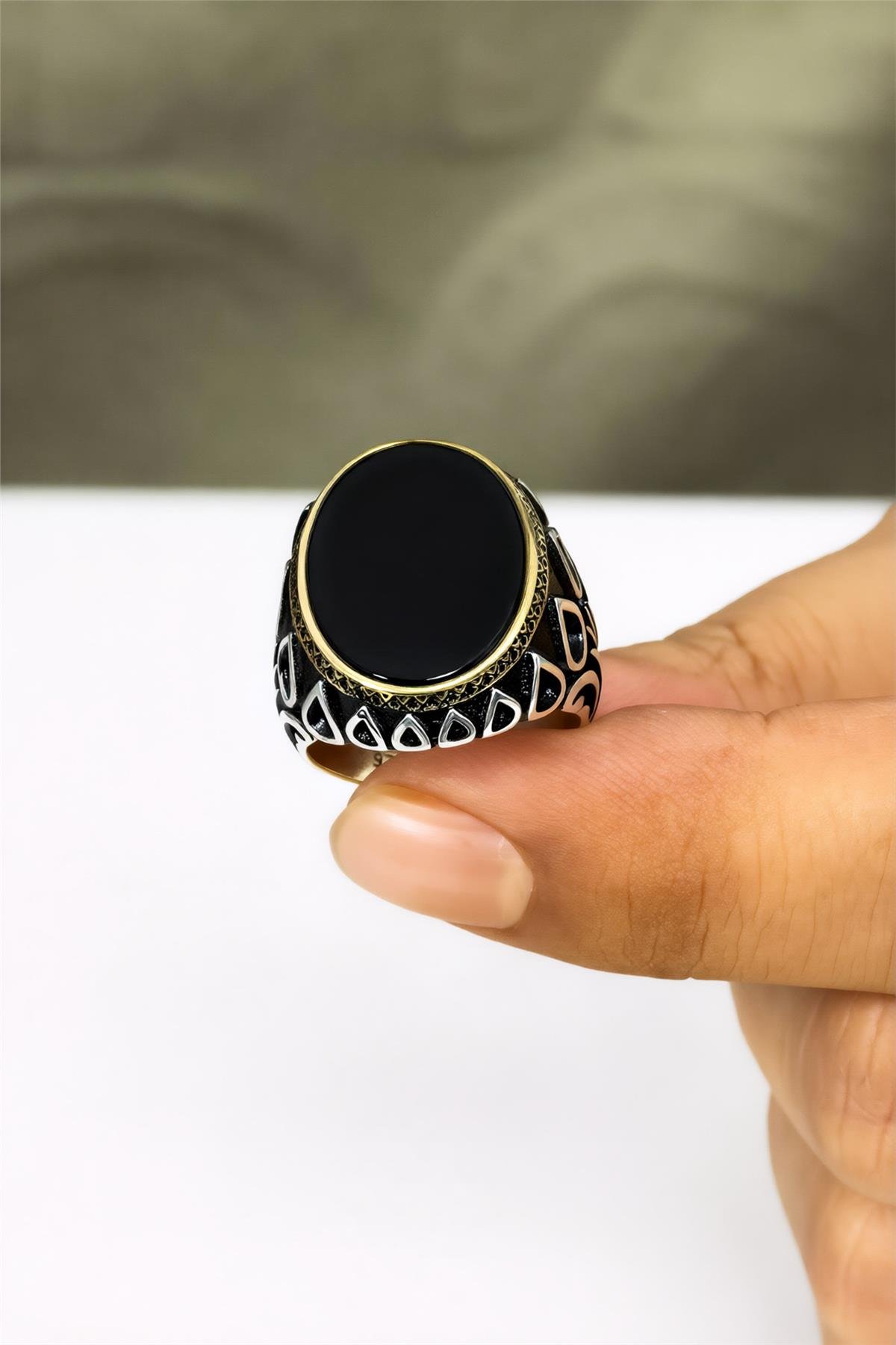925 Ayar Gümüş Lale Motifli Siyah Oniks Taşlı Erkek Yüzük