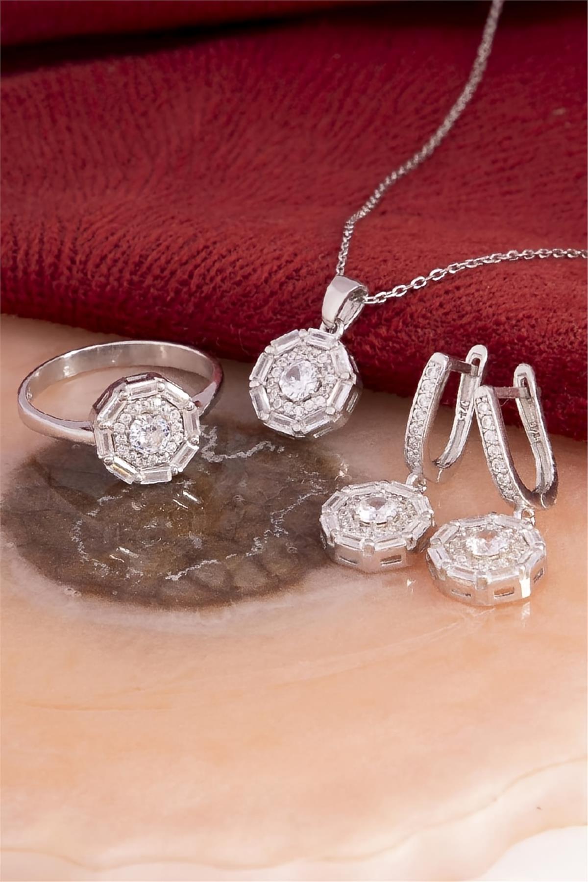 925 Ayar Gümüş Rodyumlu Baget Geçişli Zirkon Taşlı Bayan Takı Seti