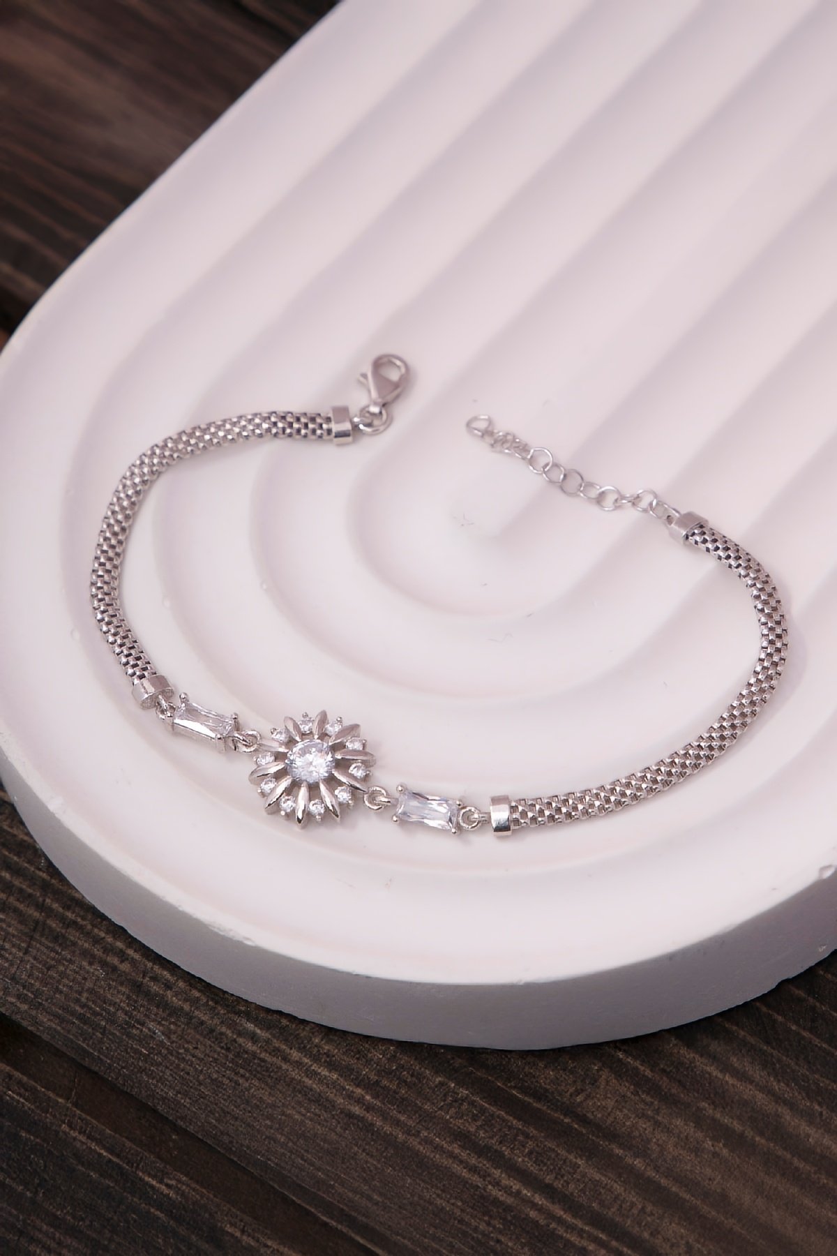 925 Ayar Gümüş Rodyumlu Baget Taşlı Zirkon Süslemeli Çiçek Bayan Bileklik