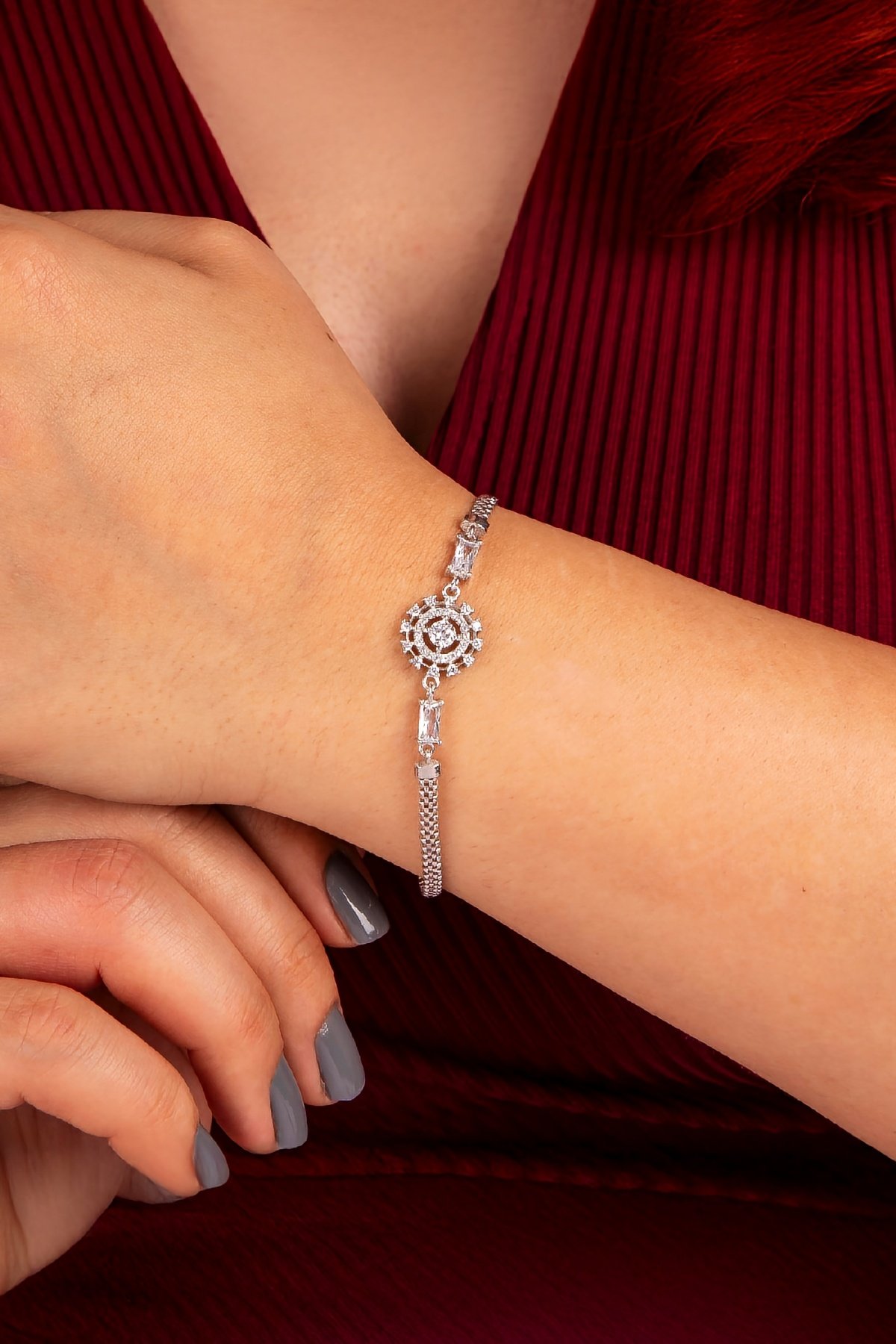 925 Ayar Gümüş Rodyumlu Baget Zirkon Süslemeli Güneş Motifli Bayan Bileklik