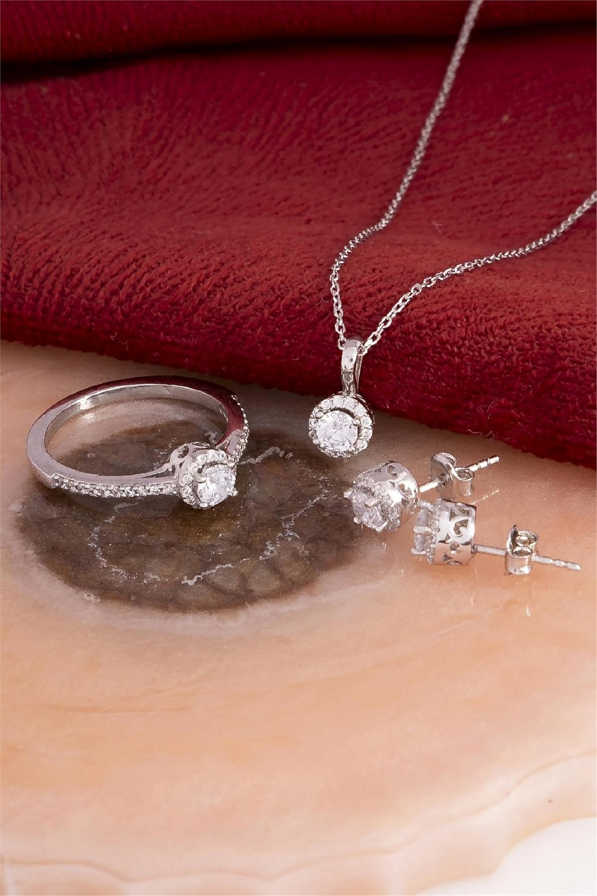 925 Ayar Gümüş Rodyumlu Beyaz Zirkon Taşlı Yuvarlak Bayan Takı Seti