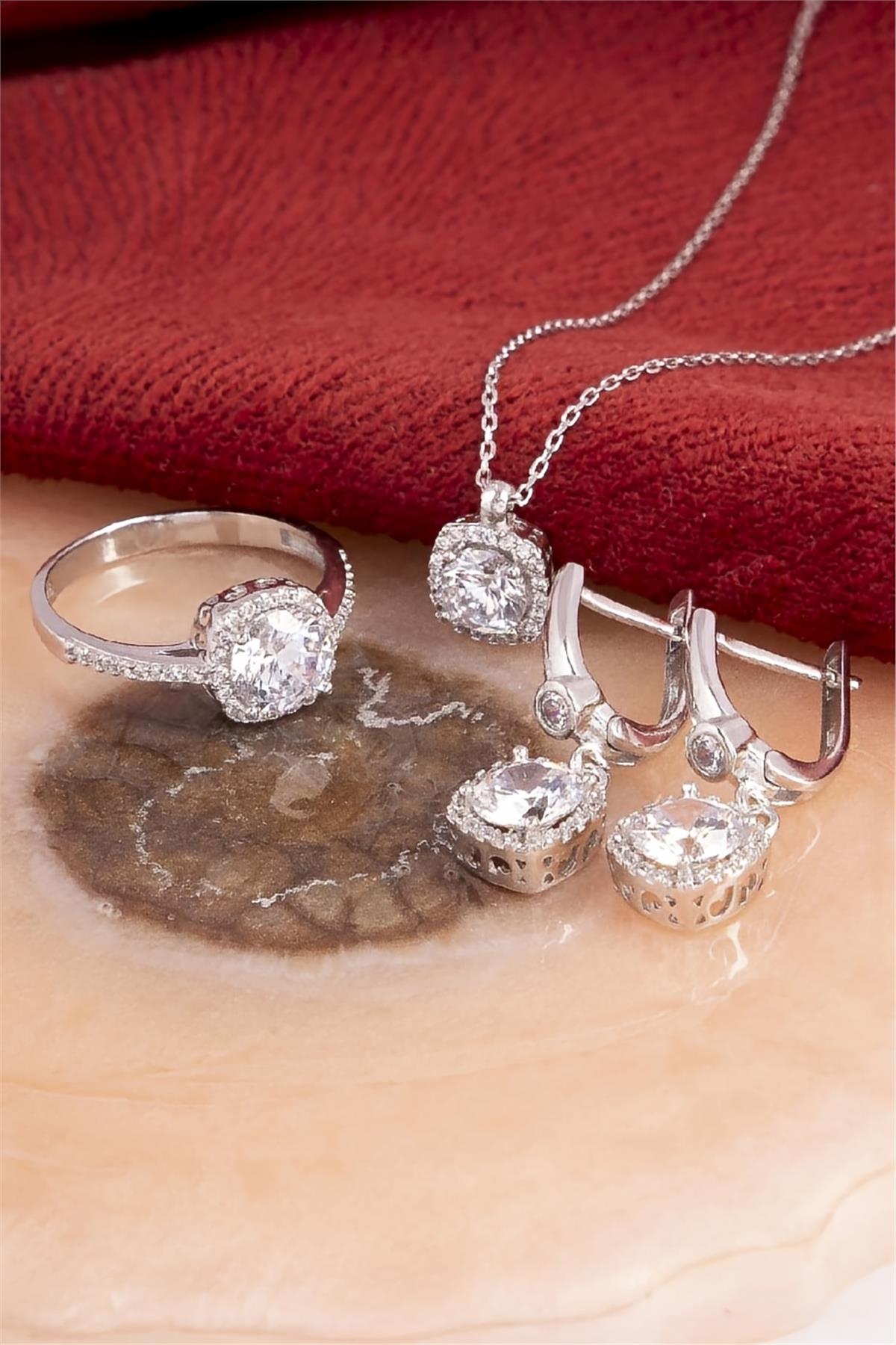 925 Ayar Gümüş Rodyumlu Beyaz Zirkon Taşlı Bayan Takı Seti