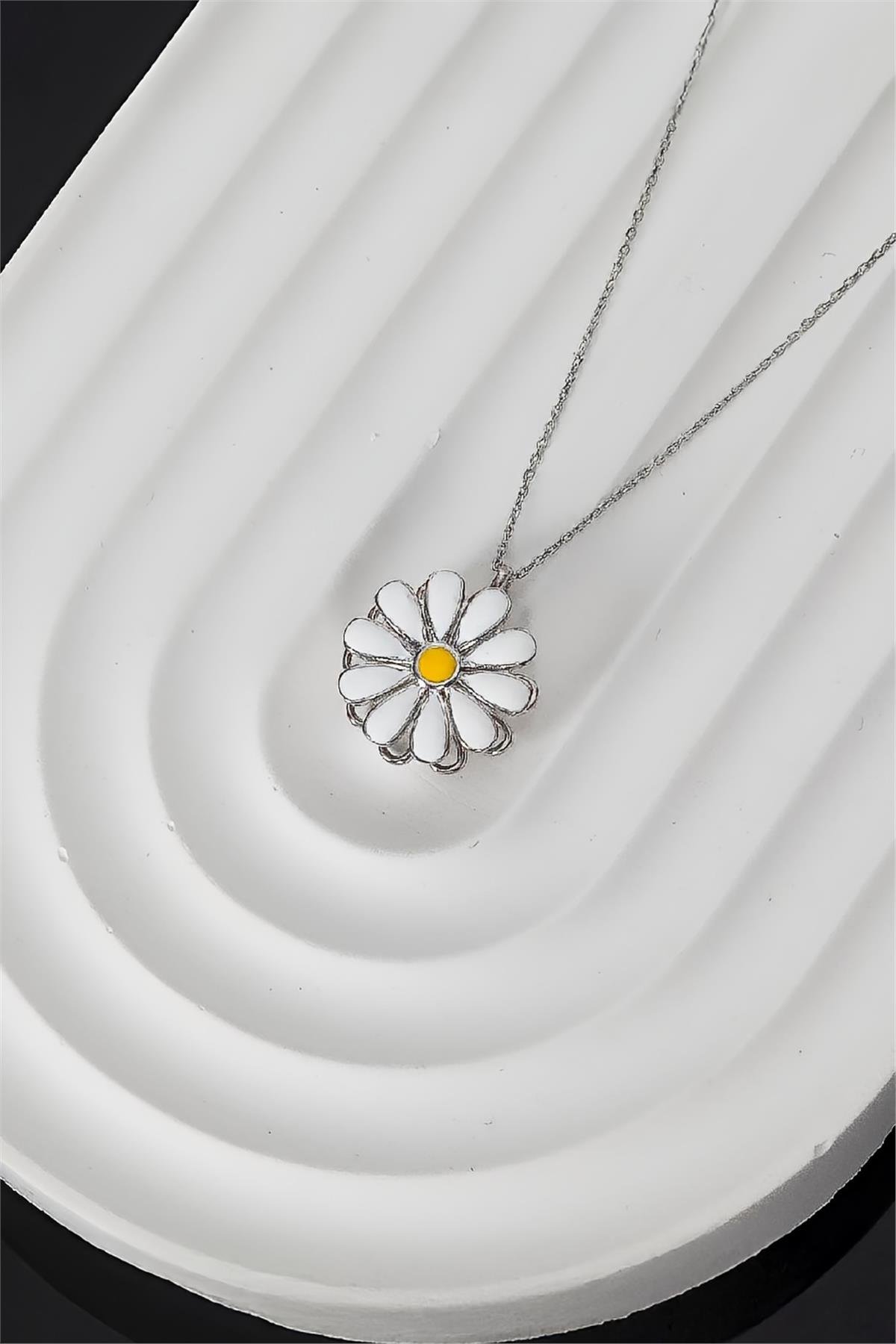 925 Ayar Gümüş Rodyumlu Döner Gövdeli Papatya Bayan Stres Kolye