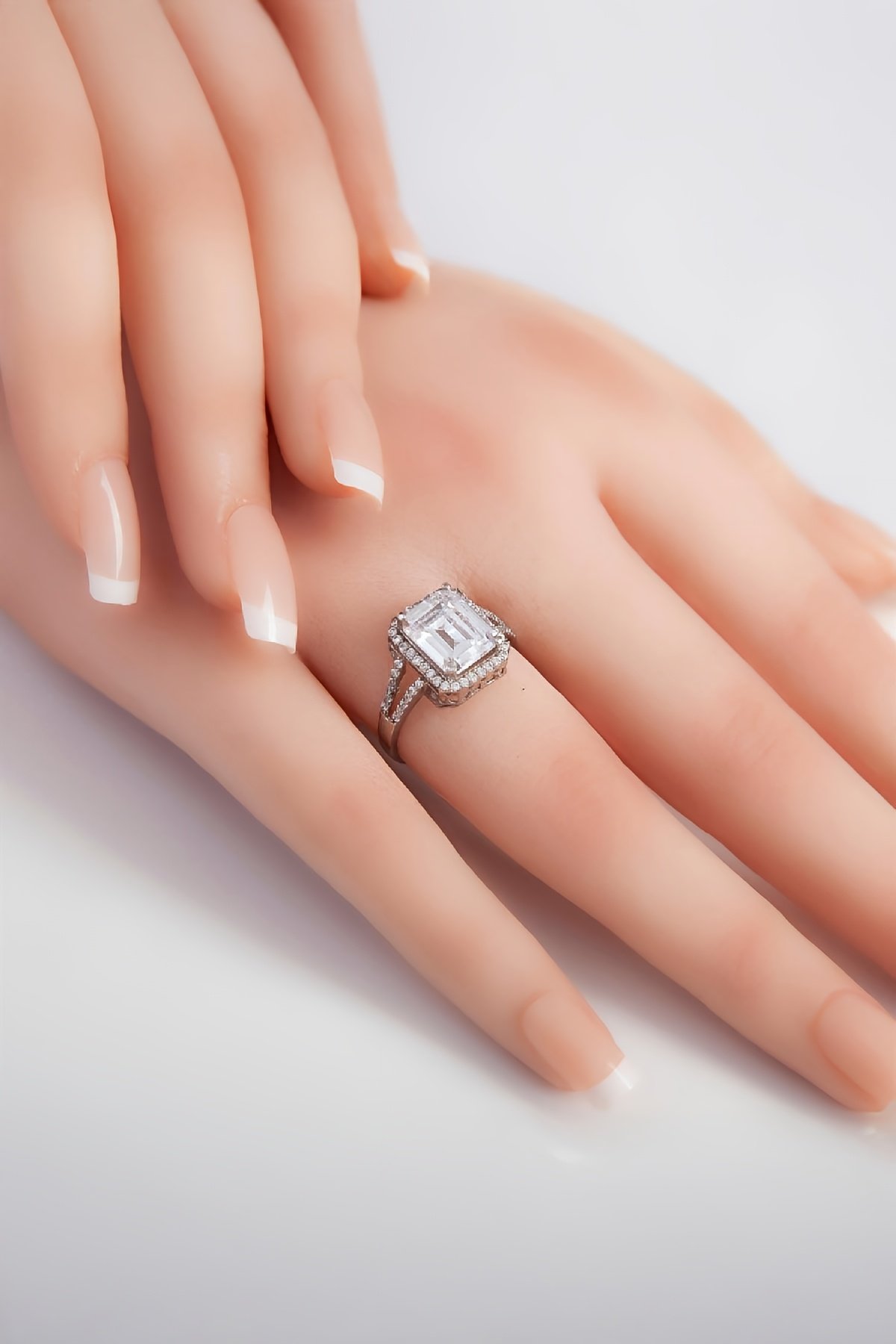 925 Ayar Gümüş Rodyumlu Zirkon Taşlı Bayan Yüzük