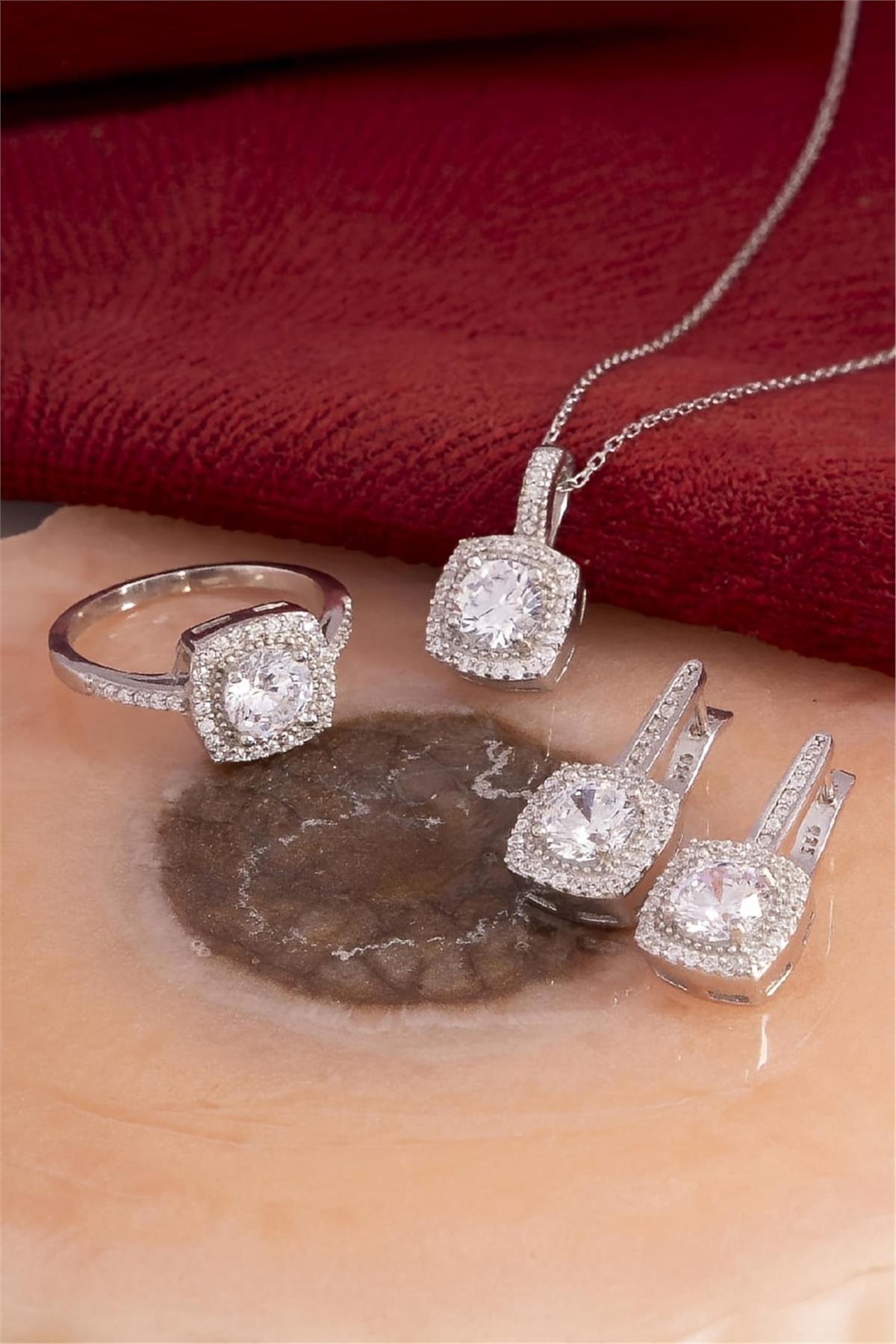 925 Ayar Gümüş Rodyumlu Zirkon Taşlı Kare Bayan Takı Seti