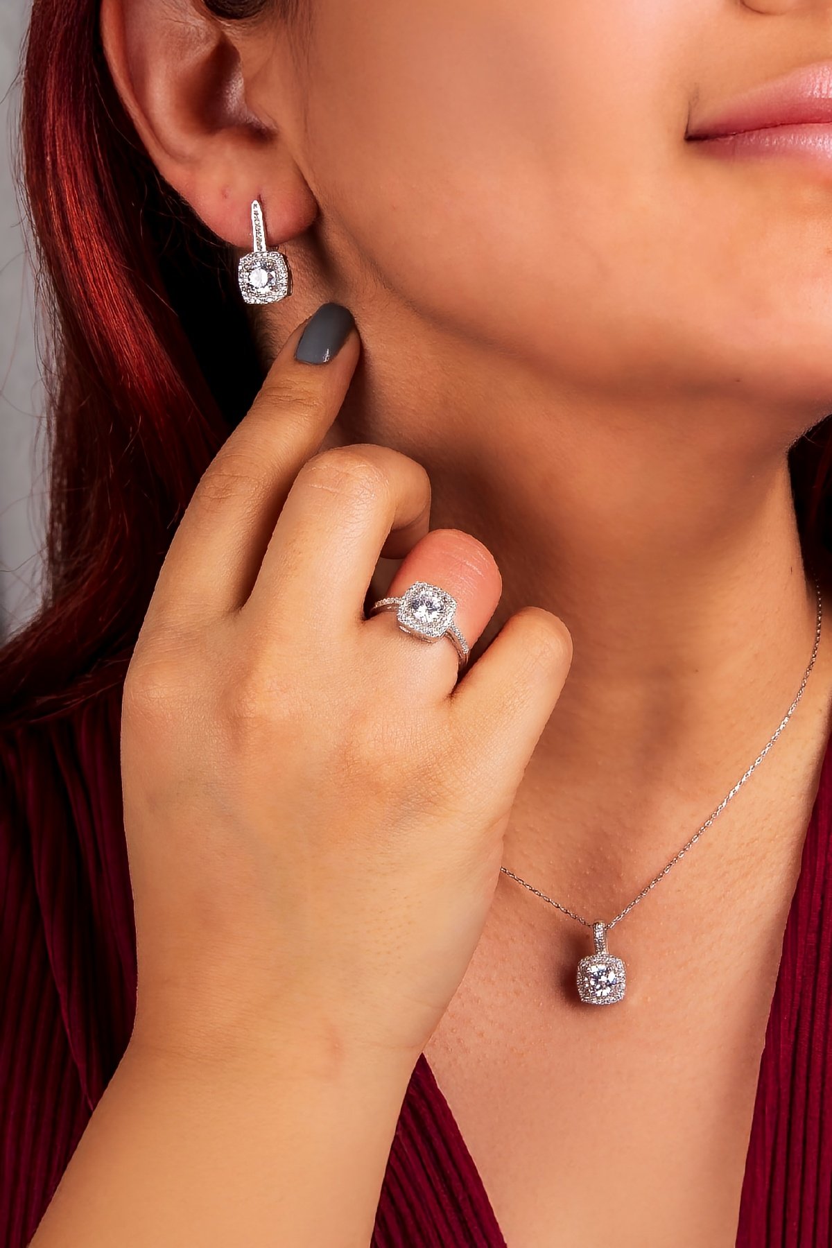 925 Ayar Gümüş Rodyumlu Zirkon Taşlı Kare Bayan Takı Seti